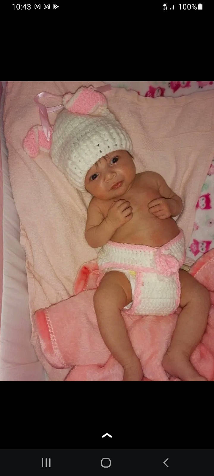 Espinos participe au concours pour gagner de l'argent avec cette photo : abdomen, baby, baby_products, beauty, cheek, chest, child, comfort, diaper, finger, hand, headwear, human_leg, linens, person, pink, product, skin, stomach, textile