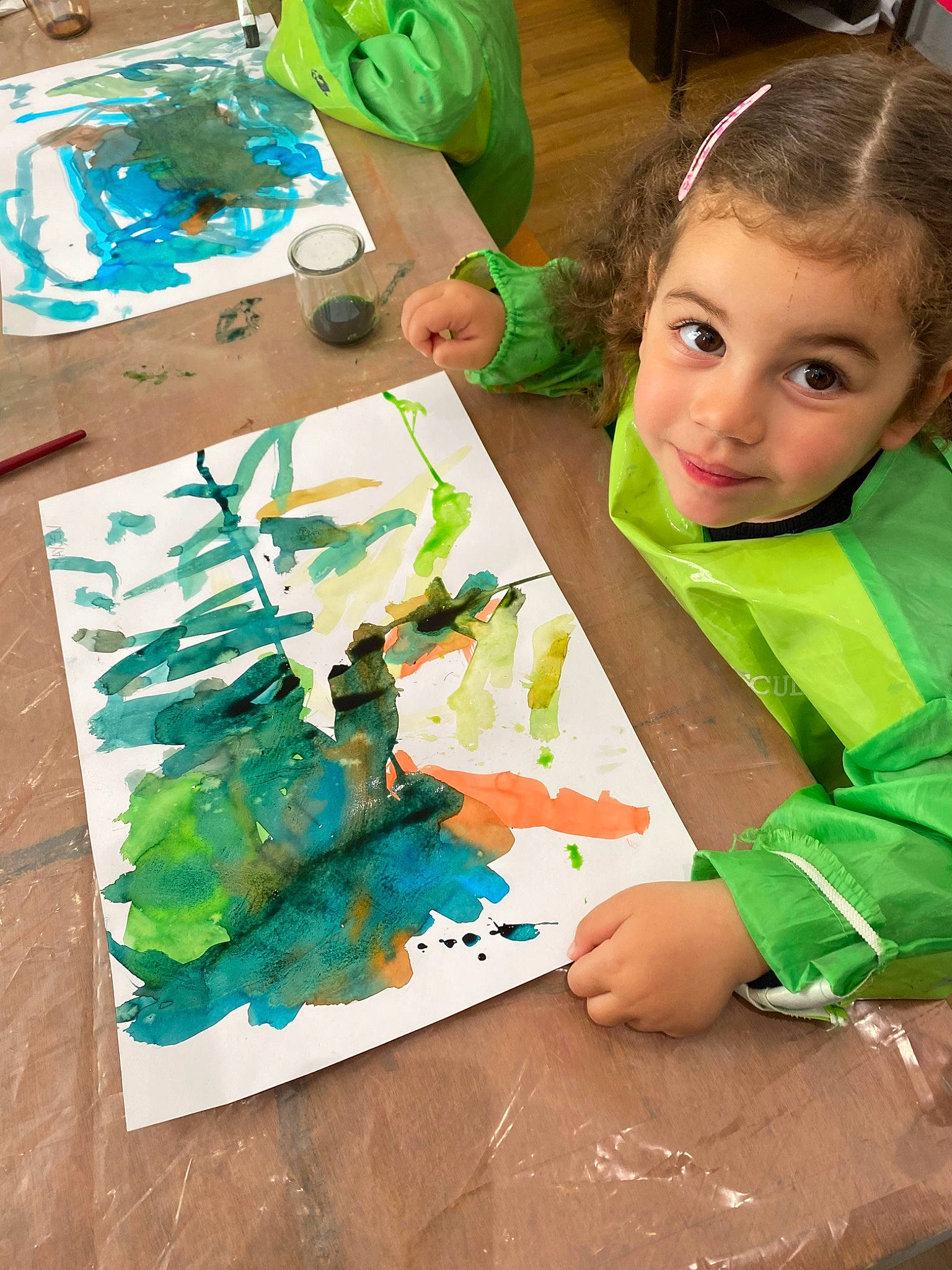 Naysen participe au concours pour gagner de l'argent avec cette photo : art, art_paint, artist, fun, green, hand, happy, joy, leaf, leisure, organism, paint, painting, person, play, t_shirt, toddler, tree, visual_arts, watercolor_paint