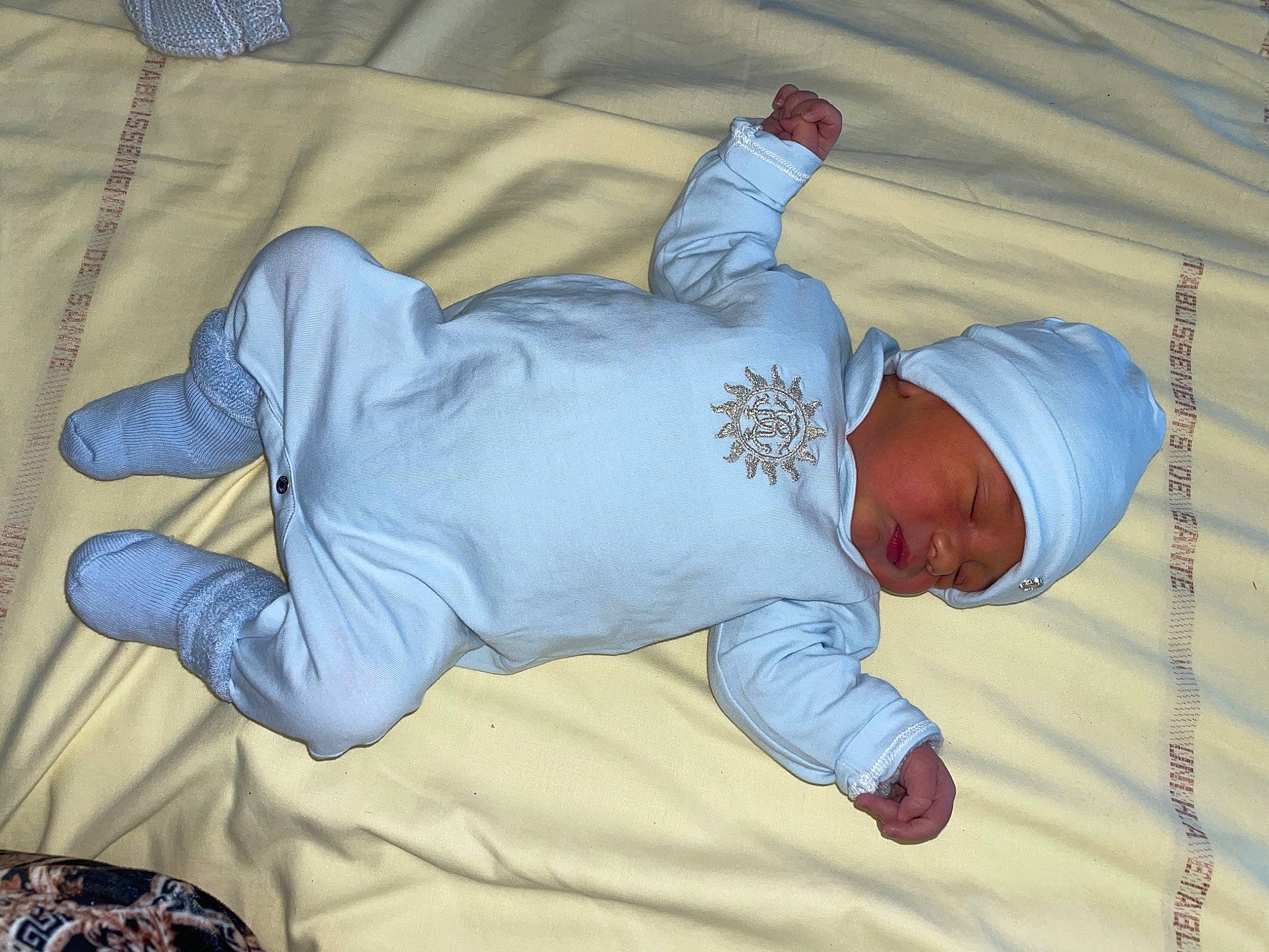 Mason participe au concours pour gagner de l'argent avec cette photo : baby, baby_products, baby_sleeping, baby_toddler_clothing, child, comfort, elbow, finger, gesture, hat, headwear, illustration, knee, linens, nap, pattern, person, product, room, sleeve