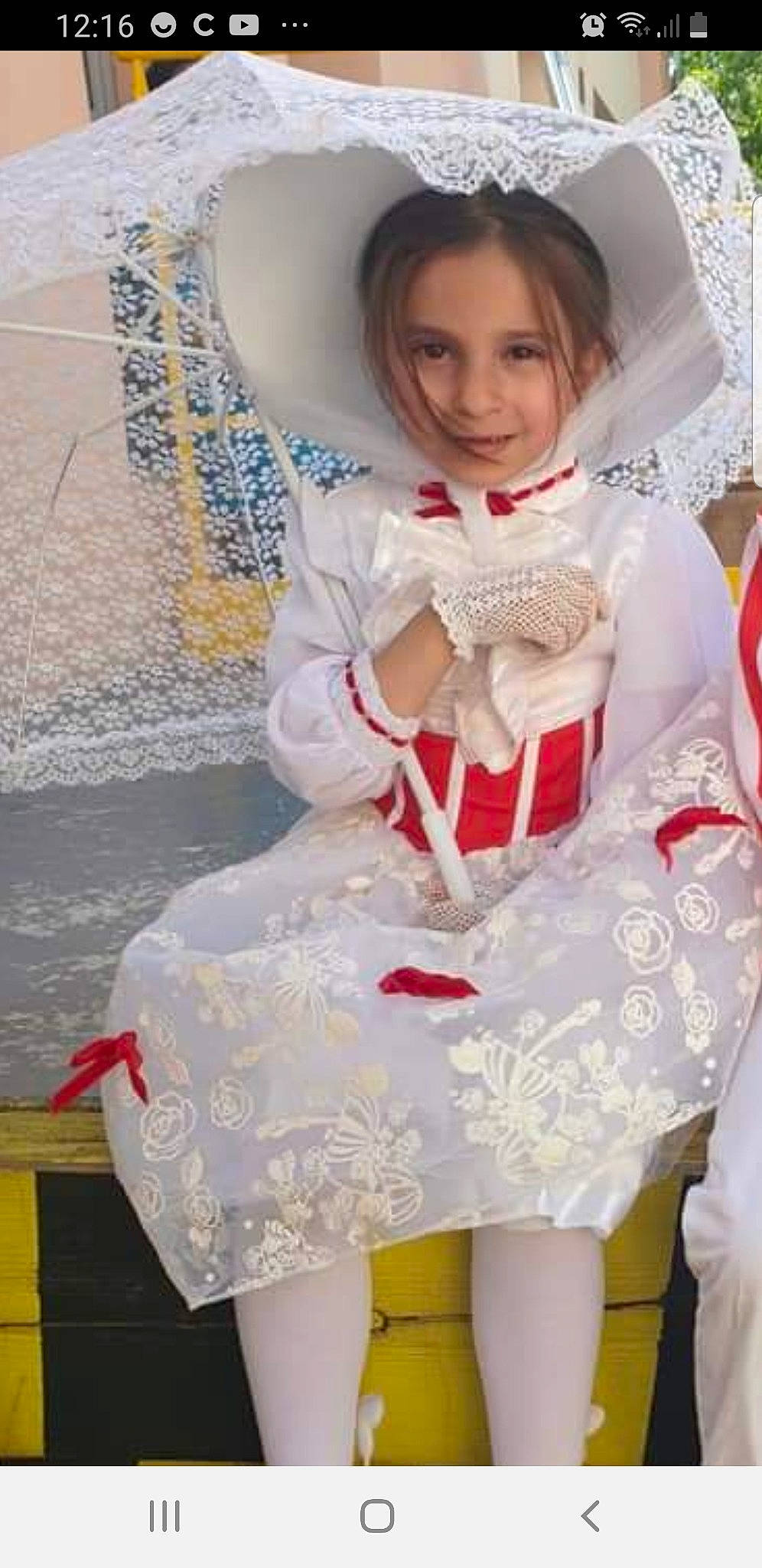 Fanny a rejoint le concours — aidez-le/la à gagner de superbes lots ! costume_design, day_dress, dress, embellishment, event, face, fashion_accessory, fashion_design, glove, happy, hime_cut, human_leg, joy, pattern, peach, person, pink, skin, sleeve, smile