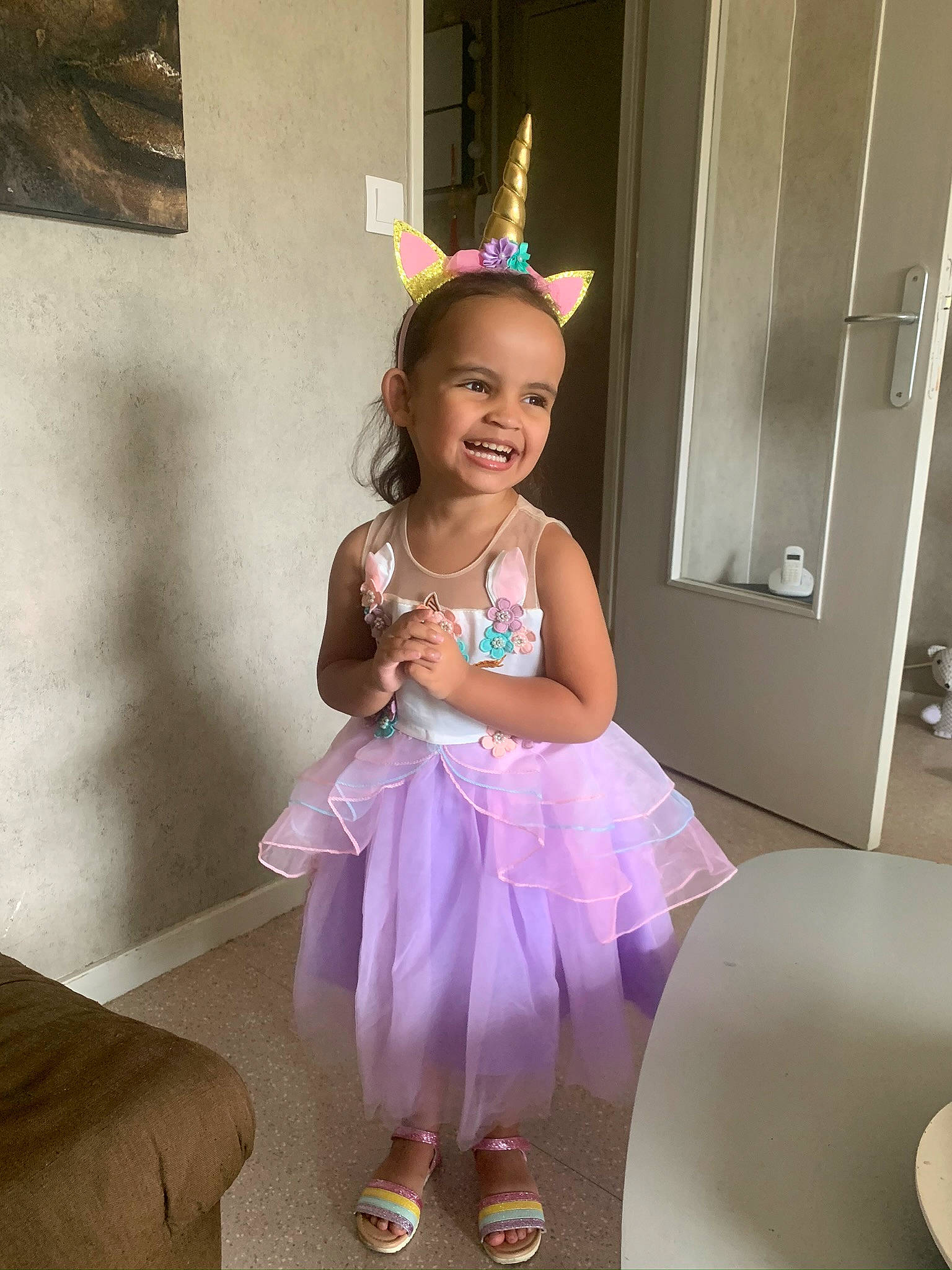 Solane participe au concours pour gagner de l'argent avec cette photo : baby_toddler_clothing, ballet_tutu, child, costume, event, facial_expression, fashion_accessory, fashion_design, fun, hairstyle, happy, headpiece, joy, magenta, party, person, pink, purple, ruffle, sitting