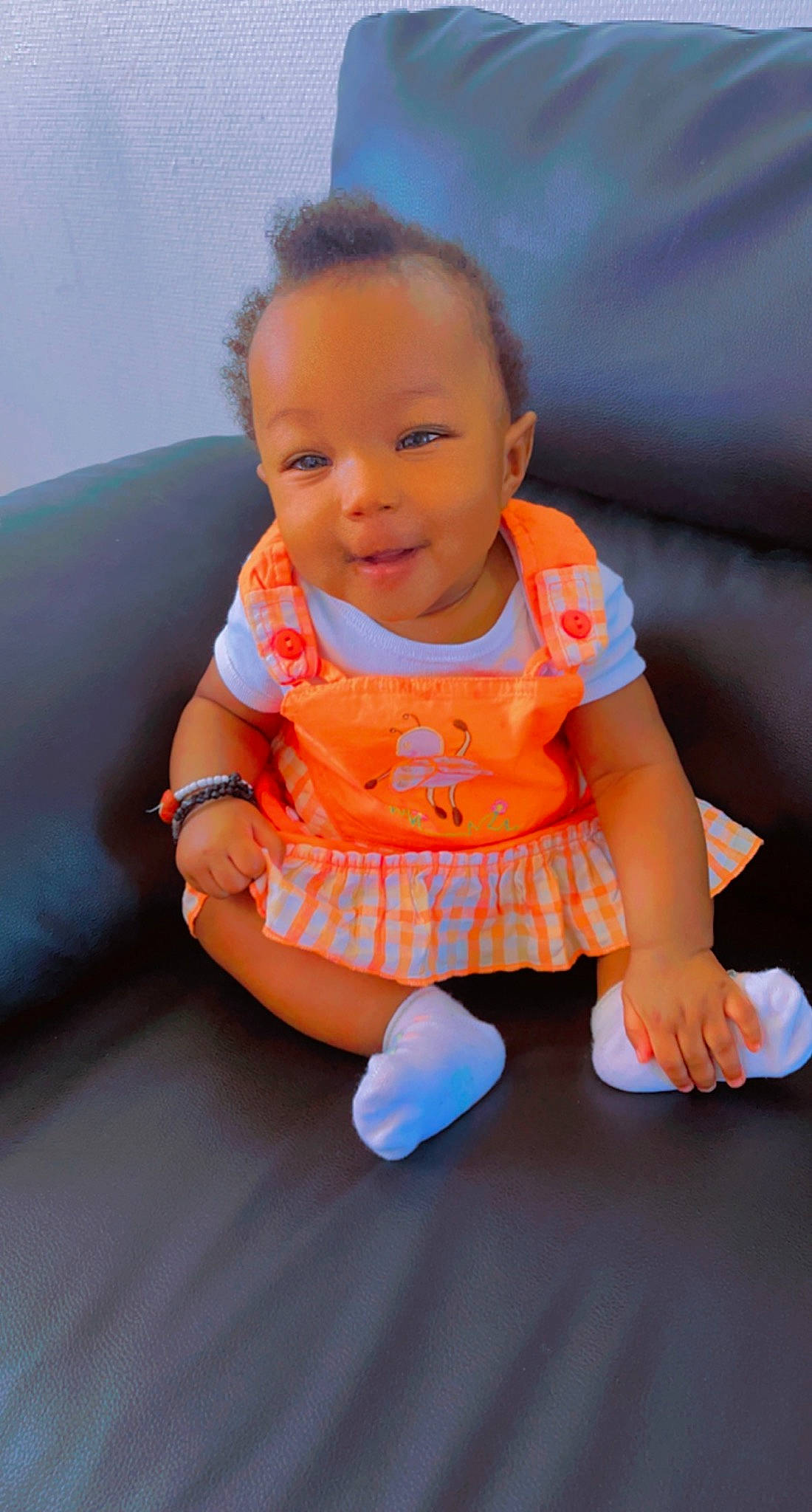 Hope a rejoint le concours — aidez-le/la à gagner de superbes lots ! azure, baby, baby_toddler_clothing, cheek, child, comfort, dress, finger, happy, iris, nail, orange, pattern, person, product, skin, sleeve, smile, textile, thumb