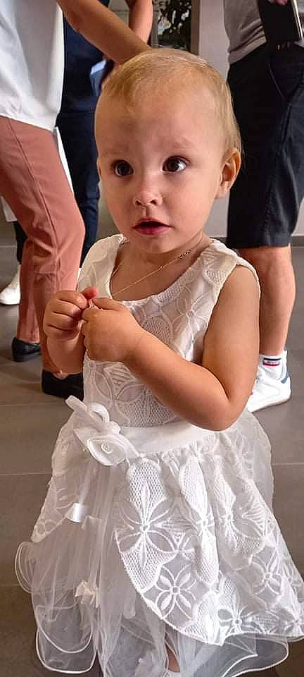 Inaya a rejoint le concours — aidez-le/la à gagner de superbes lots ! baby, baby_toddler_clothing, beauty, bridal_accessory, child, clothing, day_dress, dress, embellishment, finger, formal_wear, gesture, happy, joint, one_piece_garment, person, photograph, pink, skin, surprise