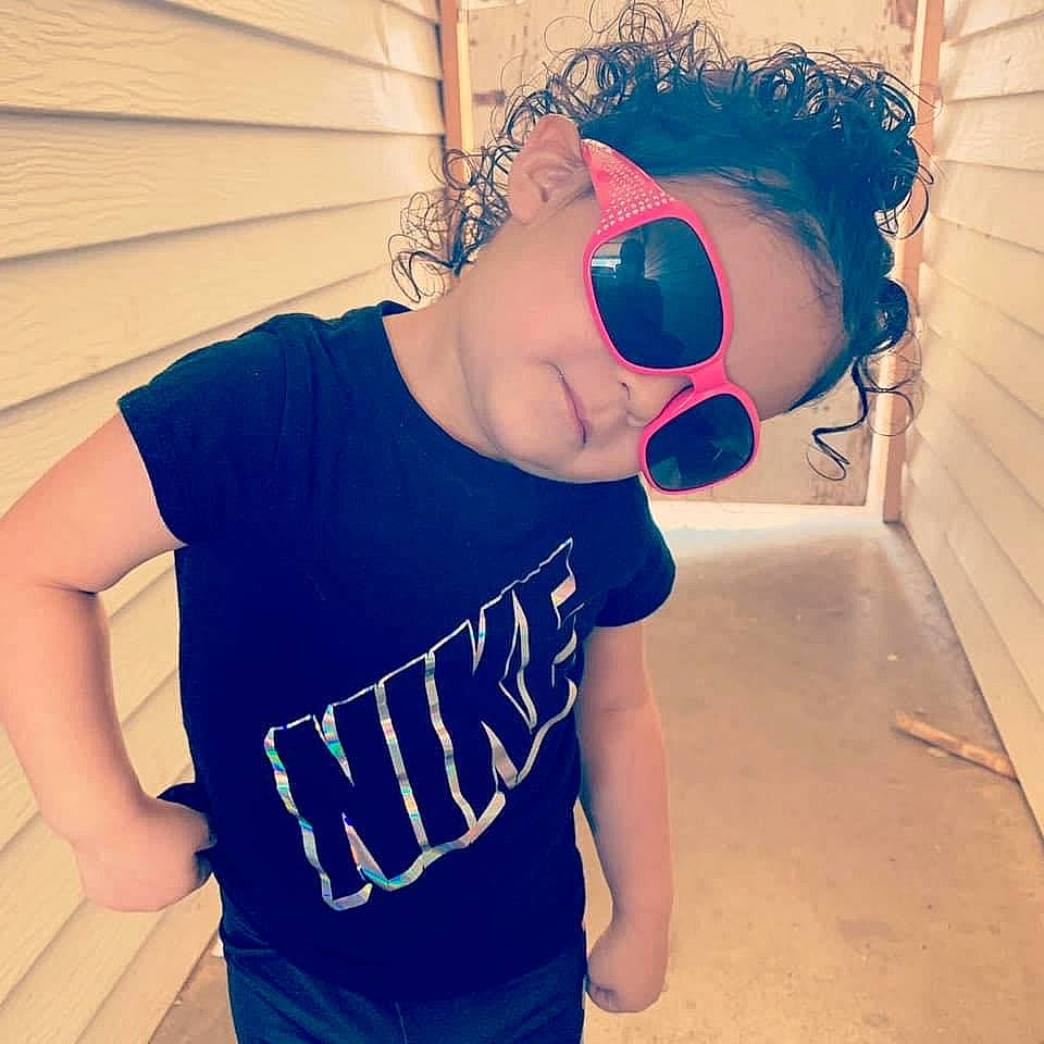 Ellyana is registered to the contest to win money with this photo: aviator_sunglass, beauty, black, blue, child, cool, ear, eye, eyewear, fashion, glasses, joint, neck, nose, person, selfie, shoulder, sunglasses, t_shirt, top