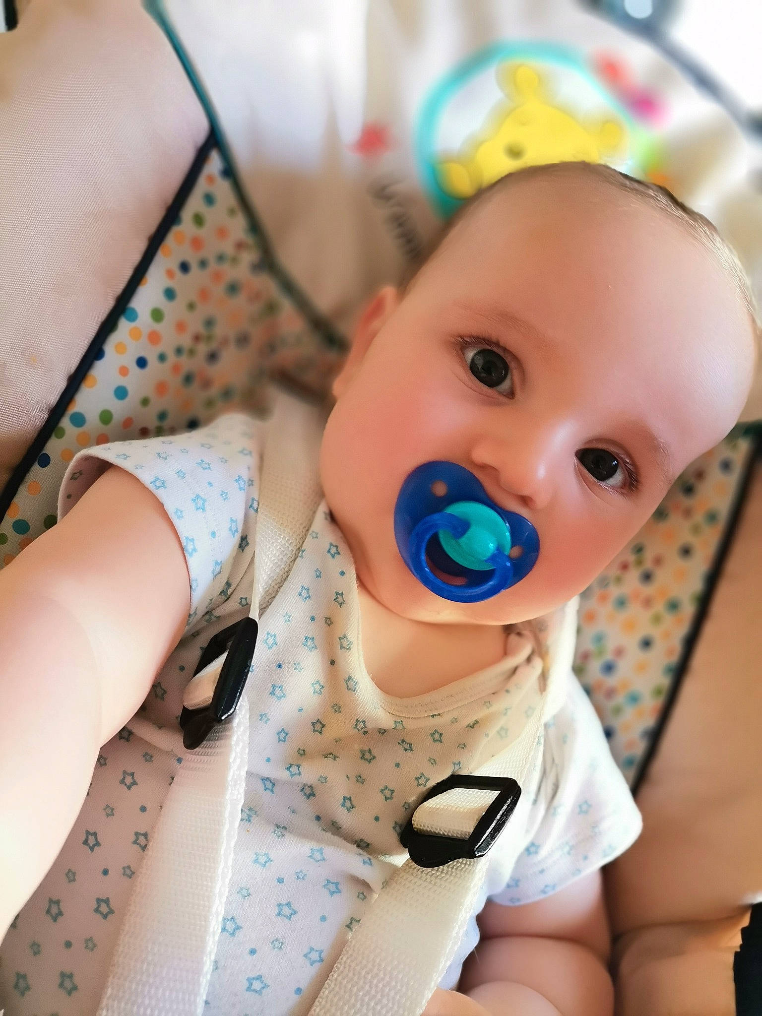 Lyam participe au concours pour gagner de l'argent avec cette photo : baby, cheek, child, ear, head, person, product, skin, toddler