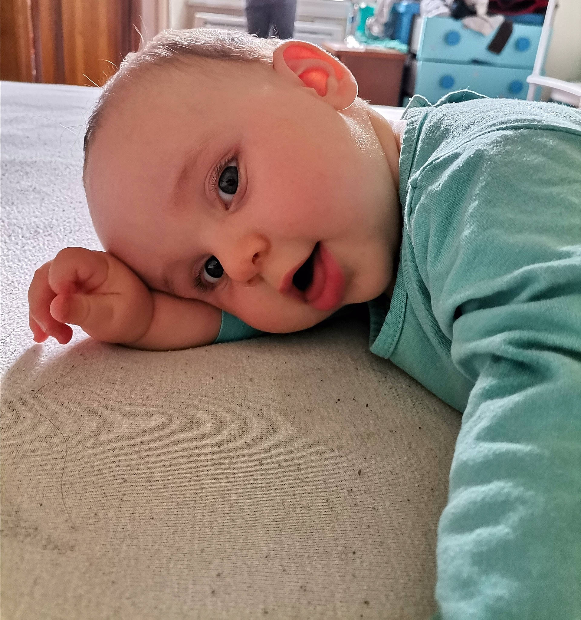 Lyam a rejoint le concours — aidez-le/la à gagner de superbes lots ! baby, cheek, child, chin, ear, eye, eyebrow, face, finger, forehead, hand, head, lip, mouth, neck, nose, organ, person, skin, toddler