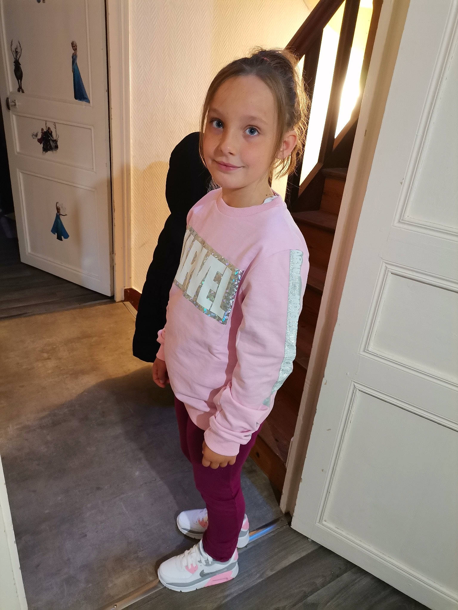 Inhaya participe au concours pour gagner de l'argent avec cette photo : baby_toddler_clothing, child, floor, footwear, joy, outerwear, person, pink, shoe, shoulder, sleeve, standing, t_shirt, toddler