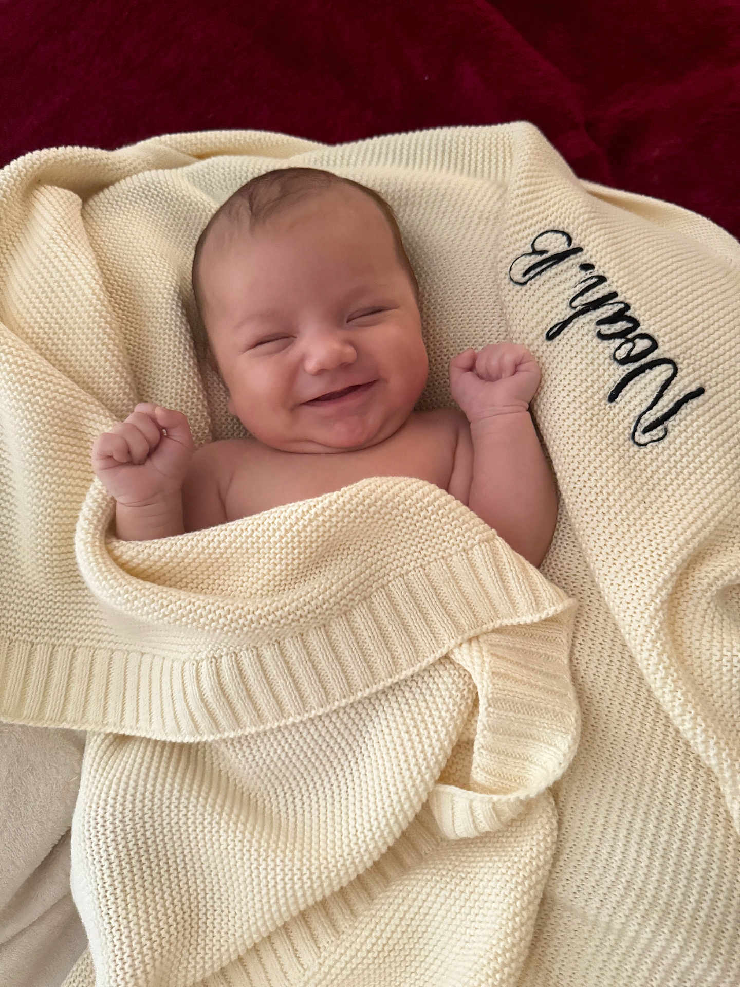 Noah a rejoint le concours — aidez-le/la à gagner de superbes lots ! baby, blanket, smiling, knitted, infant, cute, happy, wrapped, fist, cozy, portrait, newborn, child, soft, texture, warm, expression, closeup, face, indoors