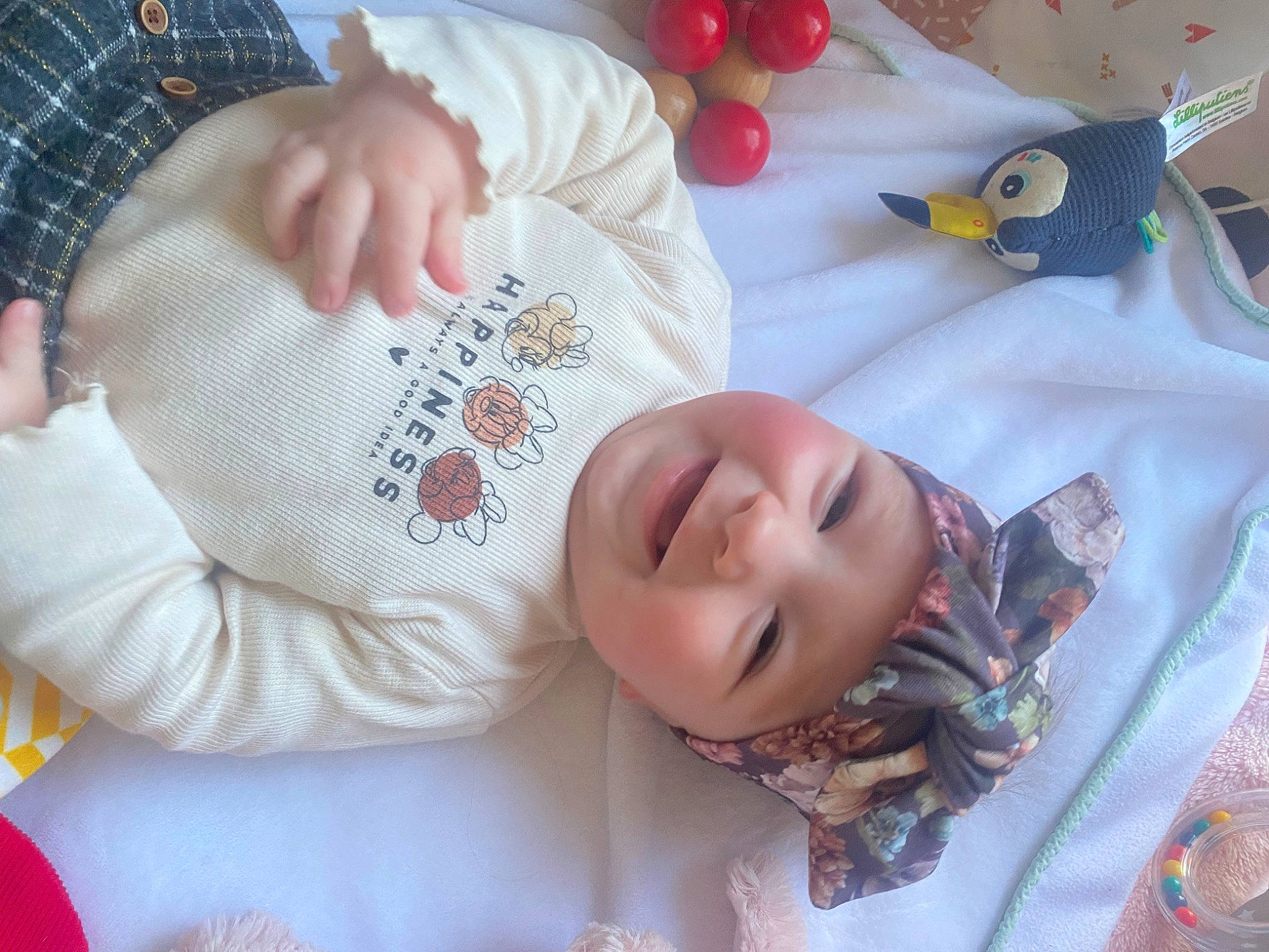 Maria participe au concours pour gagner de l'argent avec cette photo : baby, baby_products, baby_sleeping, baby_toddler_clothing, cheek, child, comfort, happy, headwear, joy, nail, organ, pattern, person, plaid, plant, product, skin, sleeve, smile