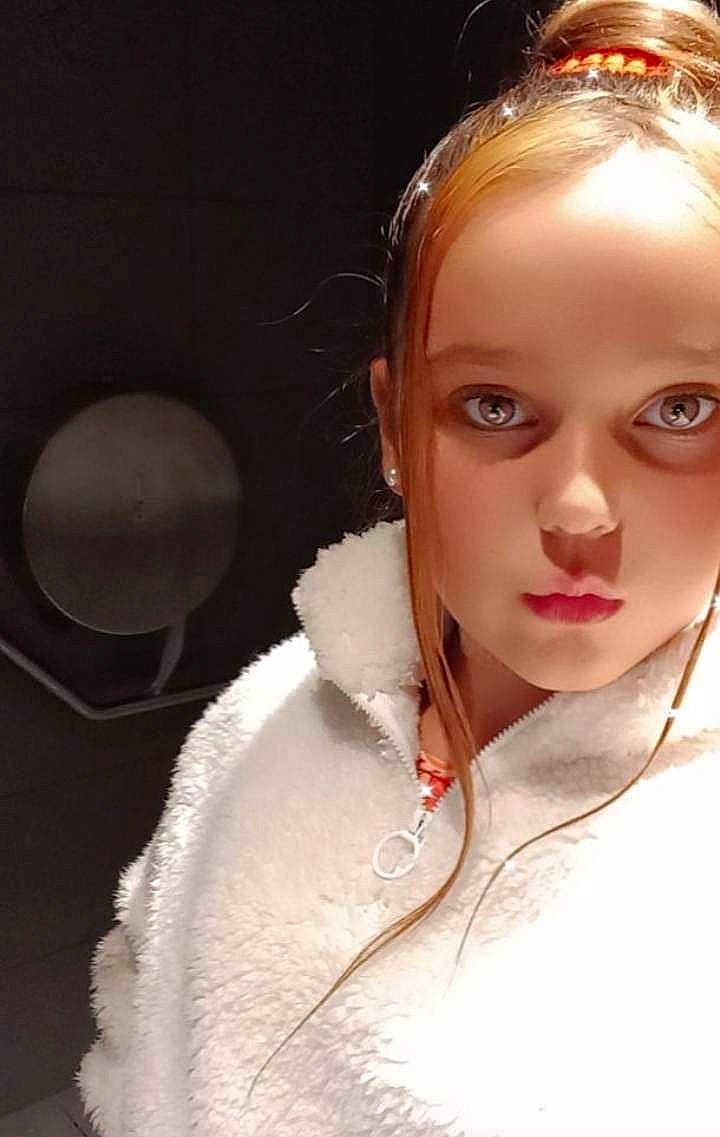 Louana a rejoint le concours — aidez-le/la à gagner de superbes lots ! black_hair, bridal_accessory, bridal_veil, dress, earrings, eyebrow, eyelash, eyewear, fashion_design, flash_photography, hair, headgear, human_body, iris, lip, lipstick, long_hair, makeover, neck, person