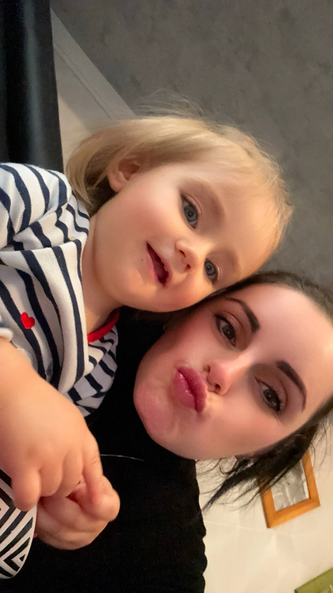 Wilona participe au concours pour gagner de l'argent avec cette photo : art, blond, cheek, child, chin, comfort, cool, eyelash, fun, gesture, happy, lip, mouth, nail, nose, person, selfie, skin, smile, thumb