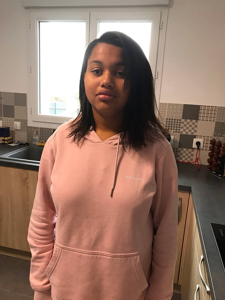 Amina a rejoint le concours — aidez-le/la à gagner de superbes lots ! black_hair, chest, chin, cool, event, eyewear, fashion_design, formal_wear, jewellery, joint, kitchen_appliance, long_hair, neck, necklace, person, shoulder, sleeve, t_shirt, trunk, waist