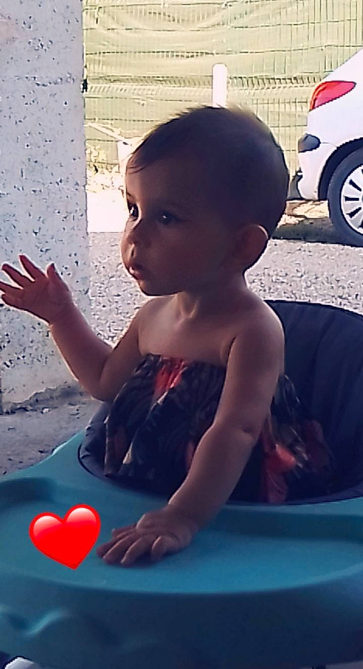 Paytone participe au concours pour gagner de l'argent avec cette photo : baby, bathing, car, child, ear, fun, games, hand, happy, leisure, person, photography, plant, play, recreation, skin, smile, summer, toddler, vacation