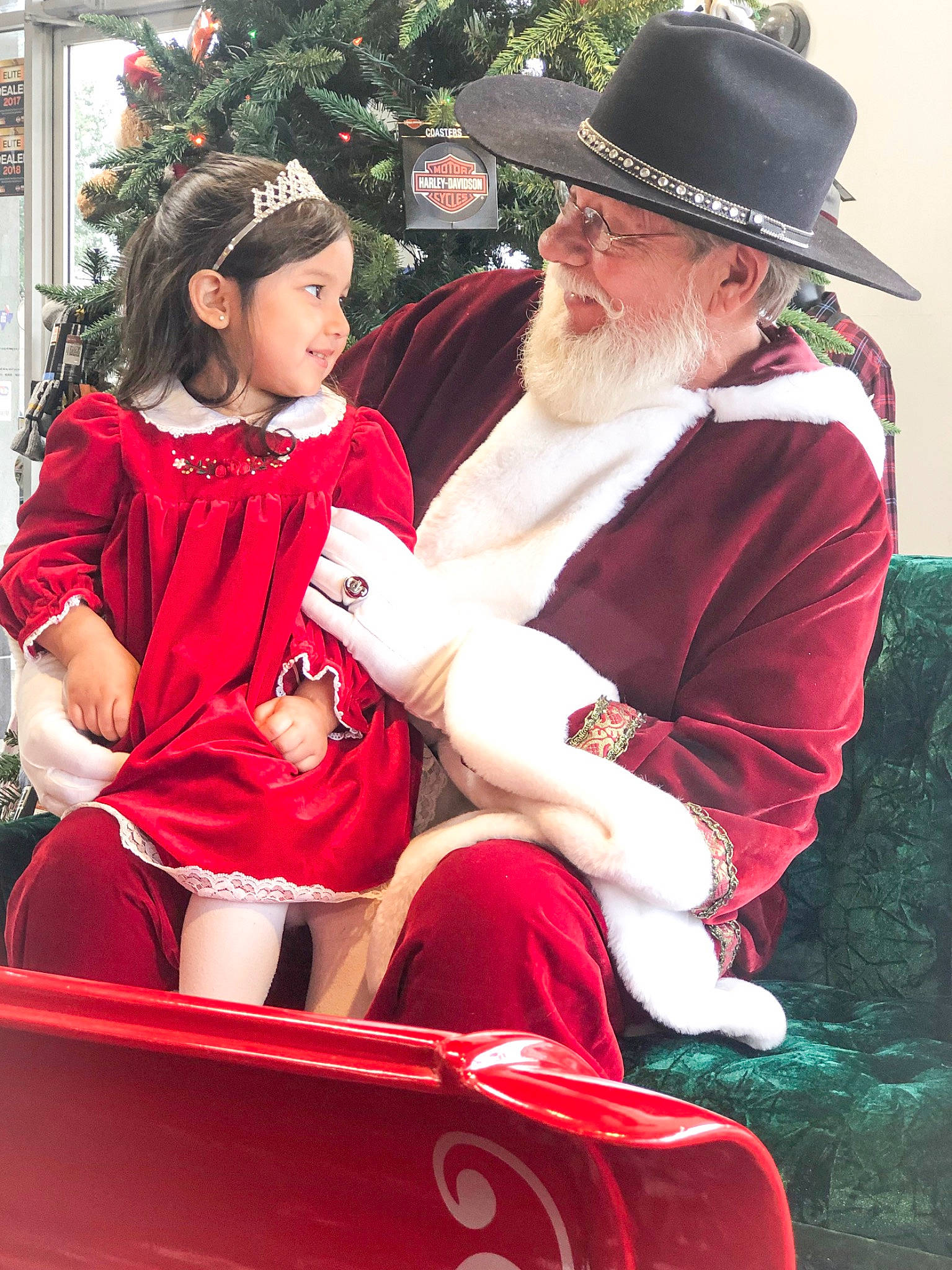 Scarlette is registered to the contest to win money with this photo: costume, fictional_character, headwear, person, red, sitting, tradition