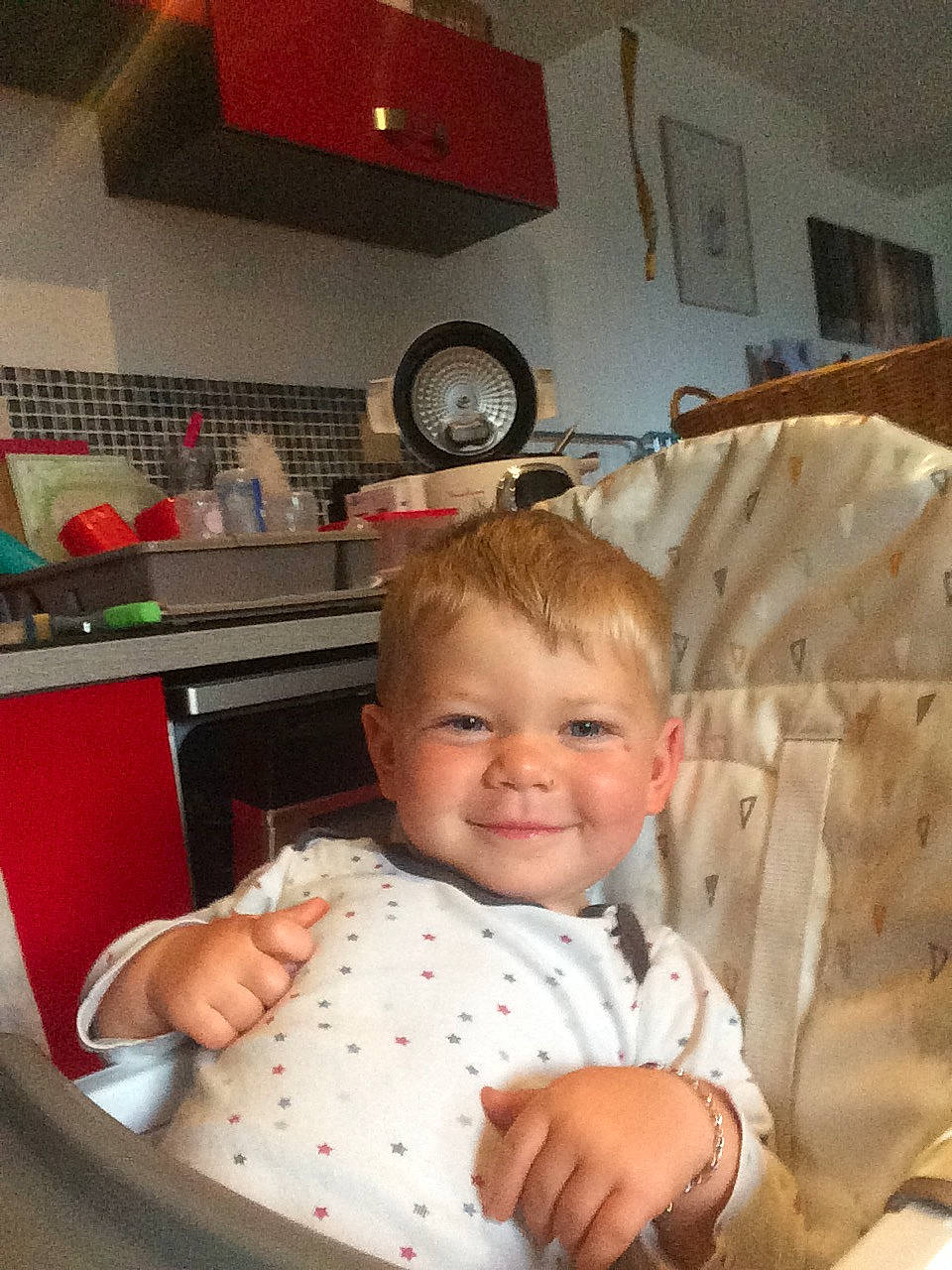 Noha a rejoint le concours — aidez-le/la à gagner de superbes lots ! baby, child, eye, joy, person, room, skin, smile, toddler