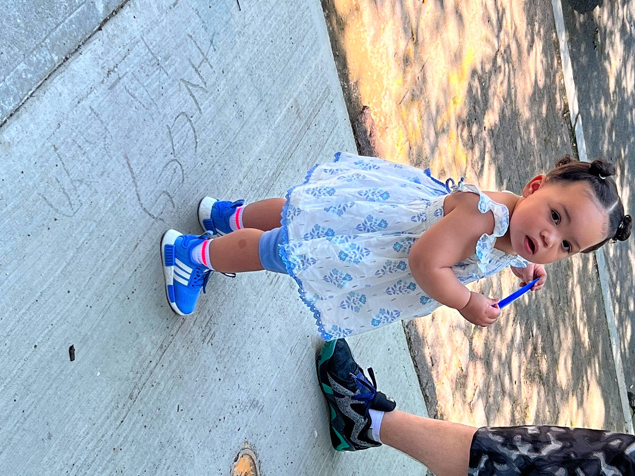 Sa' Kiya is registered to the contest to win money with this photo: azure, denim, electric_blue, eyewear, foot, fun, happy, human_leg, knee, leg, leisure, pattern, people_in_nature, person, shoe, sneakers, sunglasses, thigh, toddler, tree
