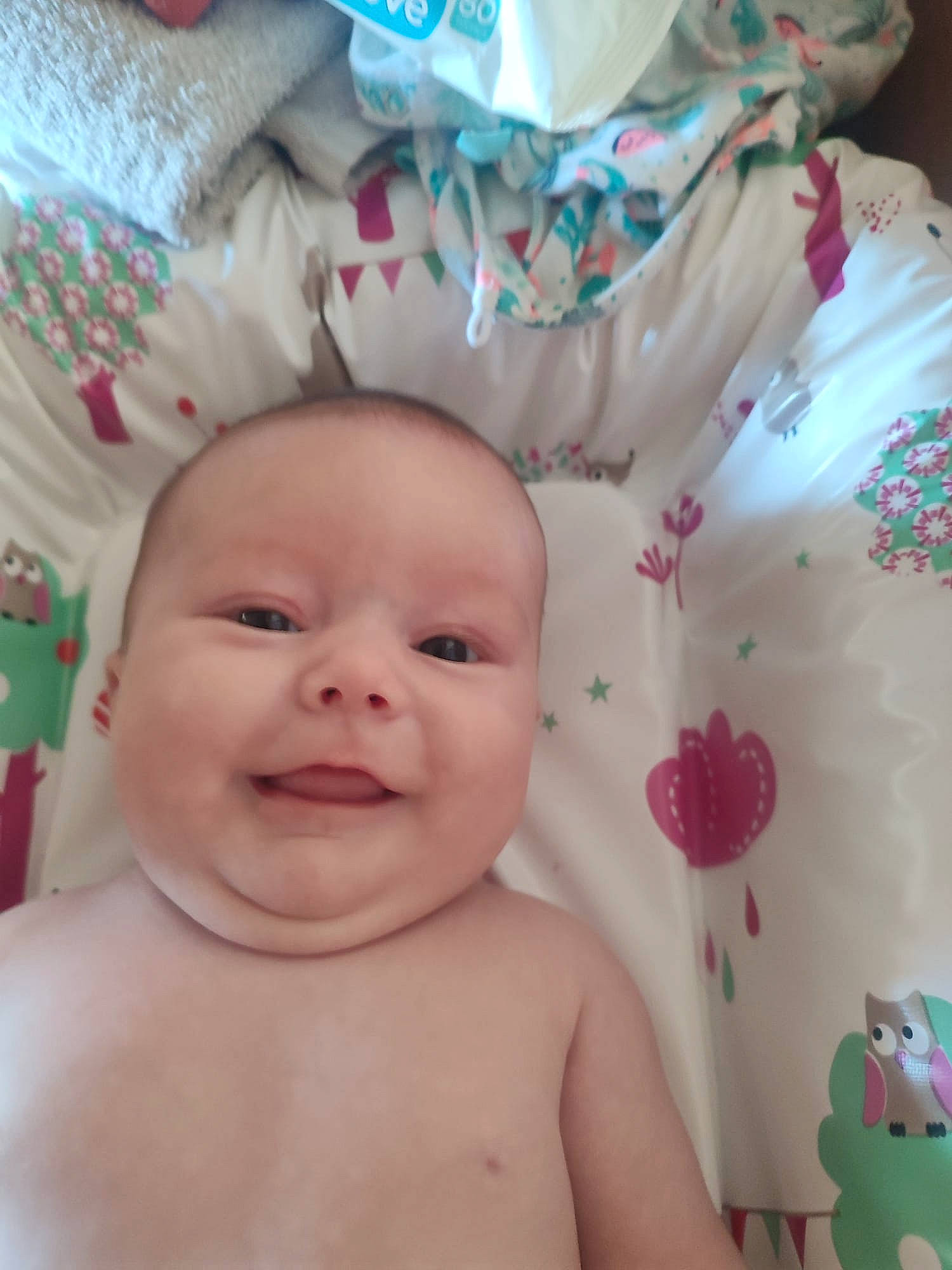 Giulia a rejoint le concours — aidez-le/la à gagner de superbes lots ! baby, baby_laughing, baby_toddler_clothing, cheek, chest, child, eye, eyebrow, eyelash, happy, head, iris, joy, lip, mouth, nose, person, pink, skin, smile