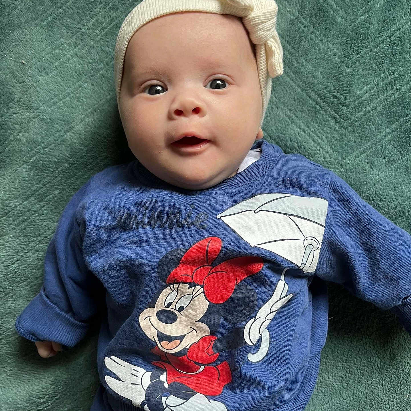 Jalya participe au concours pour gagner de l'argent avec cette photo : baby, cap, clothing, face, happy, hat, head, jeans, knitwear, longsleeve, pants, person, photography, portrait, sitting, sleeve, sweater, sweatshirt, t_shirt, toy