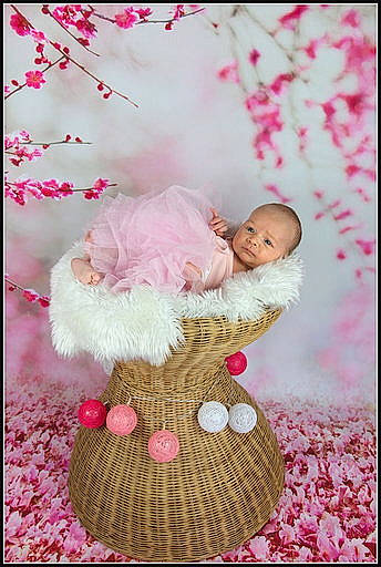 Mathilde a rejoint le concours — aidez-le/la à gagner de superbes lots ! baby, baby_toddler_clothing, blossom, child, costume_hat, fashion_accessory, font, fur, happy, hat, headpiece, magenta, pattern, peach, person, petal, pink, product, teddy_bear, textile