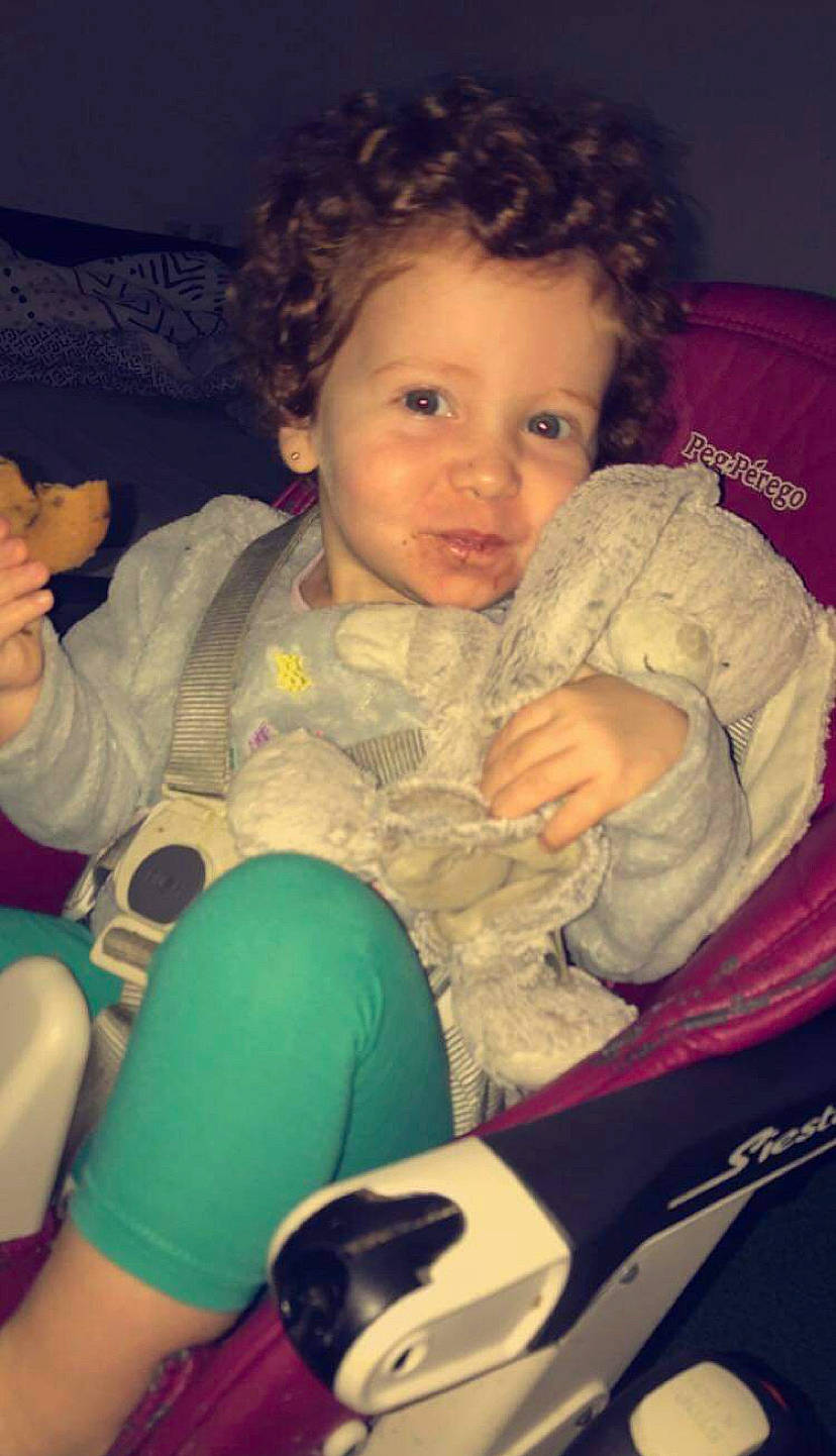 Emma participe au concours pour gagner de l'argent avec cette photo : baby, baby_toddler_clothing, cheek, child, comfort, cool, eye, finger, fun, hairstyle, happy, human_body, iris, lap, mouth, organ, person, product, skin, thigh