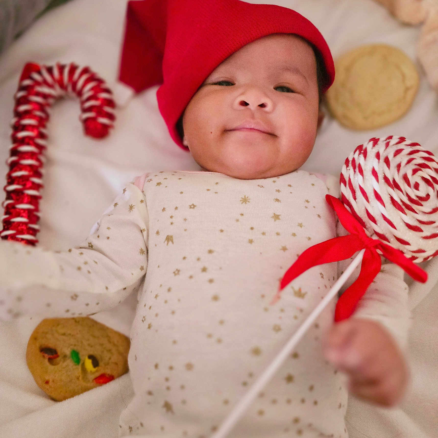 Chi Mei is registered to the contest to win money with this photo: baby, bed, bodypart, bonnet, candy, cap, clothing, face, finger, food, furniture, glove, hand, hat, head, newborn, person, photography, portrait, sweets