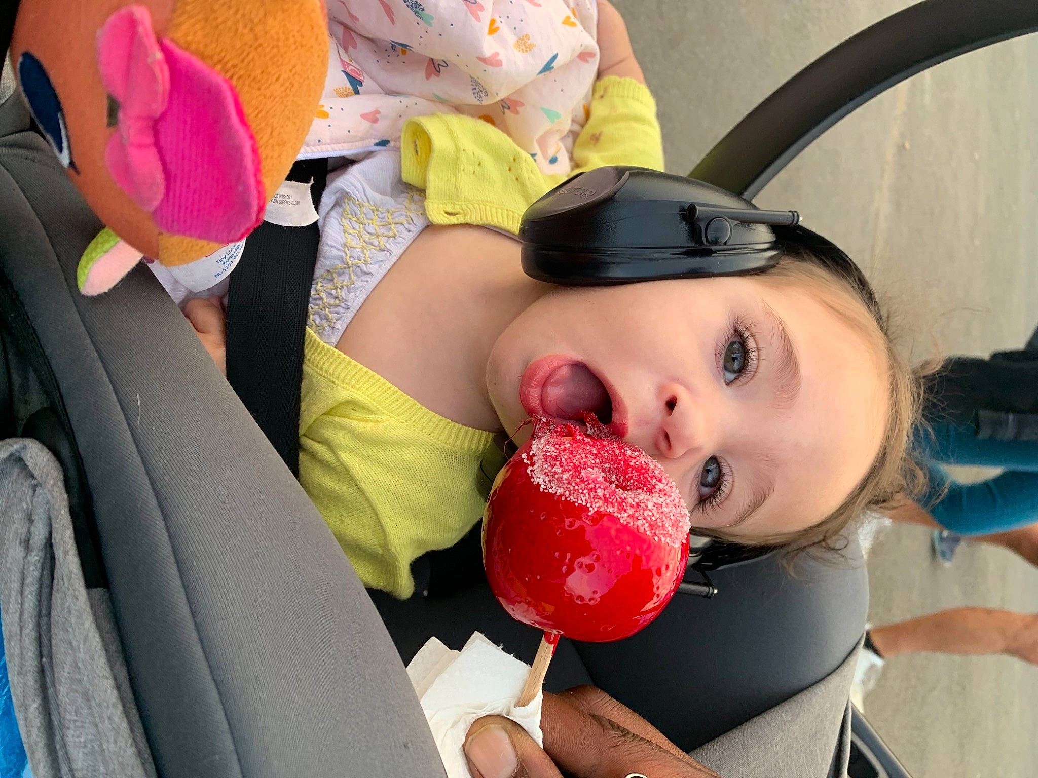 Ava a rejoint le concours — aidez-le/la à gagner de superbes lots ! arm, baby, baby_products, car_seat, chest, child, eyelash, finger, food, fun, happy, nail, person, pink, room, rose_family, stuffed_toy, surprise, textile, toddler