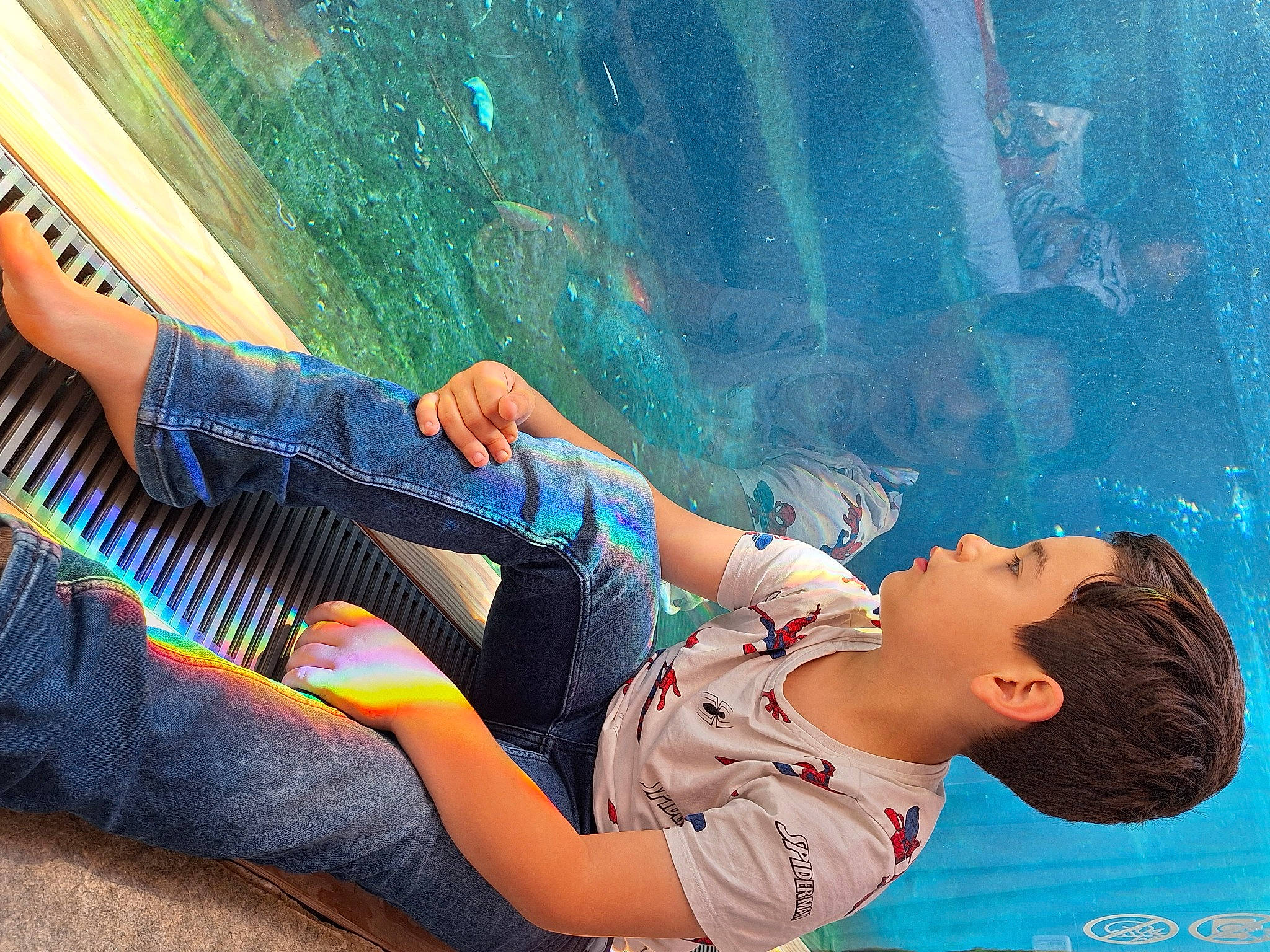 Youssef a rejoint le concours — aidez-le/la à gagner de superbes lots ! art, azure, beauty, black_hair, cool, denim, elbow, electric_blue, foot, fun, gesture, happy, human_leg, knee, landscape, leg, leisure, painting, people_in_nature, person