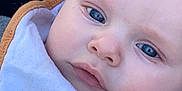 Tiago a rejoint le concours — aidez-le/la à gagner de superbes lots ! baby, close_up, blue_eyes, blanket, polka_dots, face, infant, child, portrait, cozy, resting, patterned_background, soft_lighting, cute, young_child, skin, head, expressionless, indoors, clothing