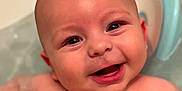 Côme a rejoint le concours — aidez-le/la à gagner de superbes lots ! baby, smiling, face, water, bathtub, bath_time, child, happy, skin, head, eyes, mouth, infant, seat, sitting, cute, expression, closeup, childhood, person