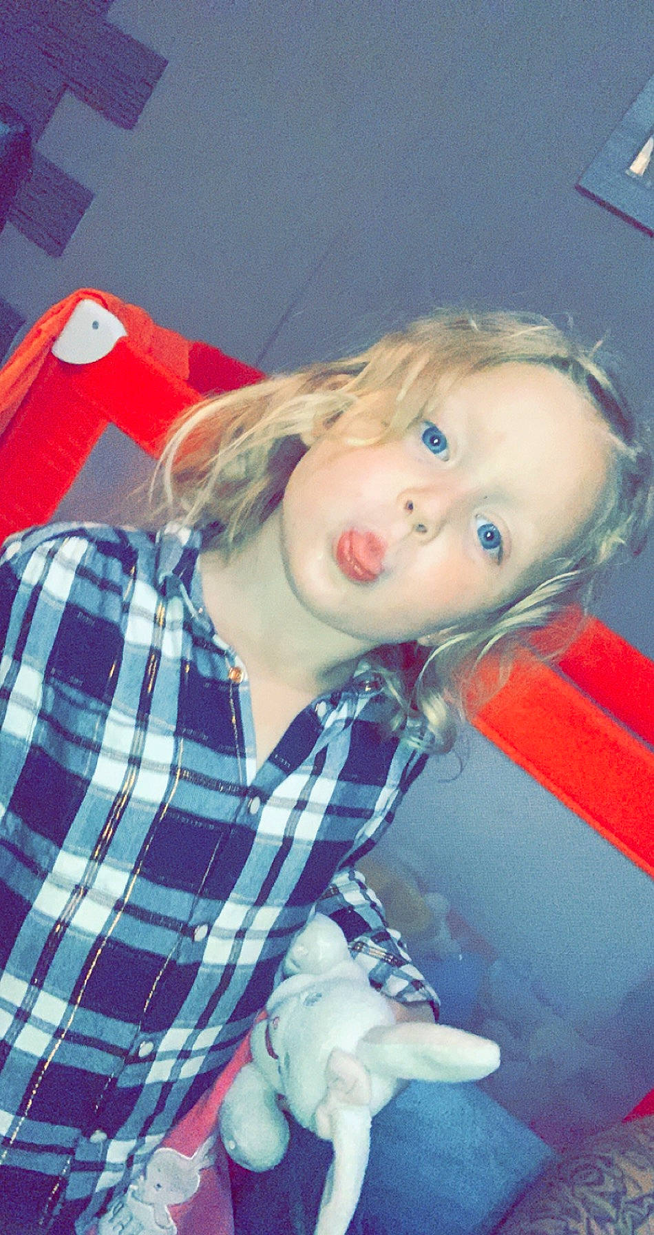 Ambre participe au concours pour gagner de l'argent avec cette photo : cheek, child, cool, design, nose, pattern, person, plaid, toddler