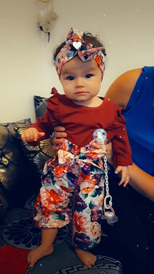 Ayna a rejoint le concours — aidez-le/la à gagner de superbes lots ! baby, cheek, child, dress, ear, fashion_accessory, hair_accessory, head, headband, headgear, headwear, person, play, toddler