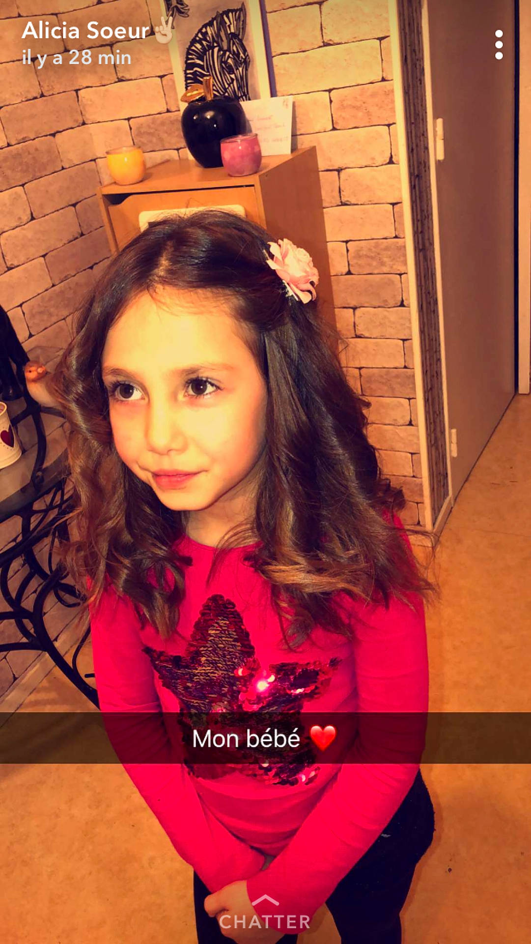 Louna a rejoint le concours — aidez-le/la à gagner de superbes lots ! beauty, black_hair, brown_hair, child_model, day, fashion, fun, girl, hair, hair_accessory, hair_coloring, hairstyle, happiness, human_hair_color, long_hair, organ, person, product, shoulder, smile