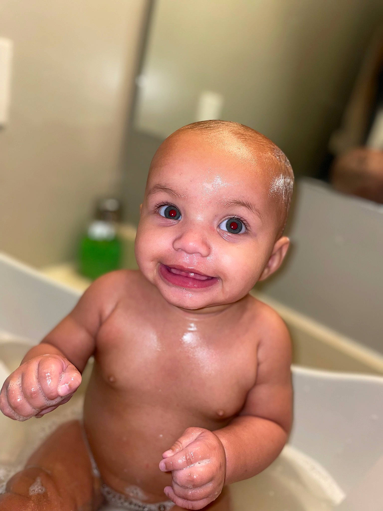 Yelaya is registered to the contest to win money with this photo: baby, baby_bathing, bathing, bathroom, cheek, chest, eye, eyelash, fluid, iris, joy, lip, mouth, nose, person, plumbing, plumbing_fixture, skin, smile, stomach
