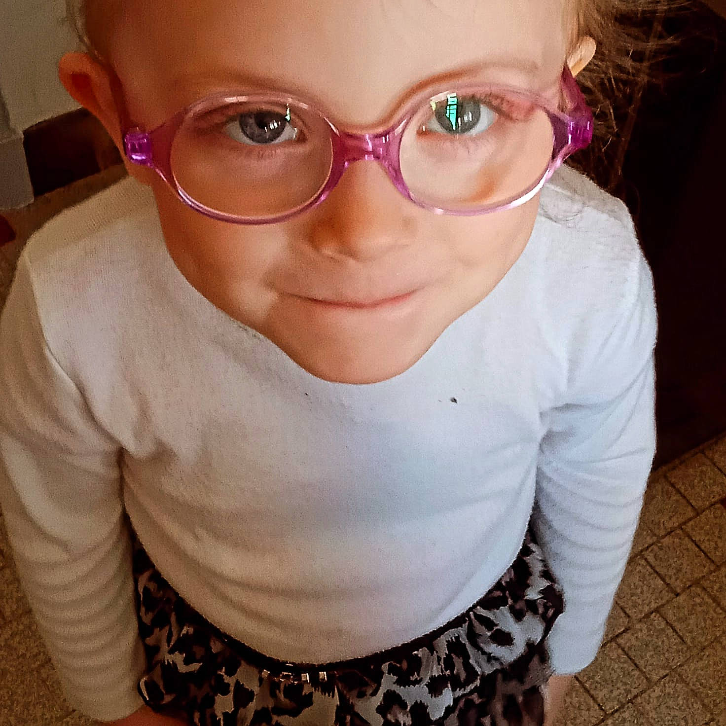 Iliana a rejoint le concours — aidez-le/la à gagner de superbes lots ! baby_toddler_clothing, child, cool, eye_glass_accessory, eyelash, eyewear, glasses, hair, happy, headwear, lip, nose, outerwear, person, pink, selfie, skin, sleeve, smile, t_shirt