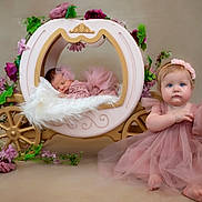 Sheïly a rejoint le concours — aidez-le/la à gagner de superbes lots ! baby, infant, child, tulle, pink_dress, flower_crown, carriage, sleeping, sitting, portrait, studio, soft_lighting, decorative_flowers, cute, adorable, props, fairy_tale, headband, innocence, young