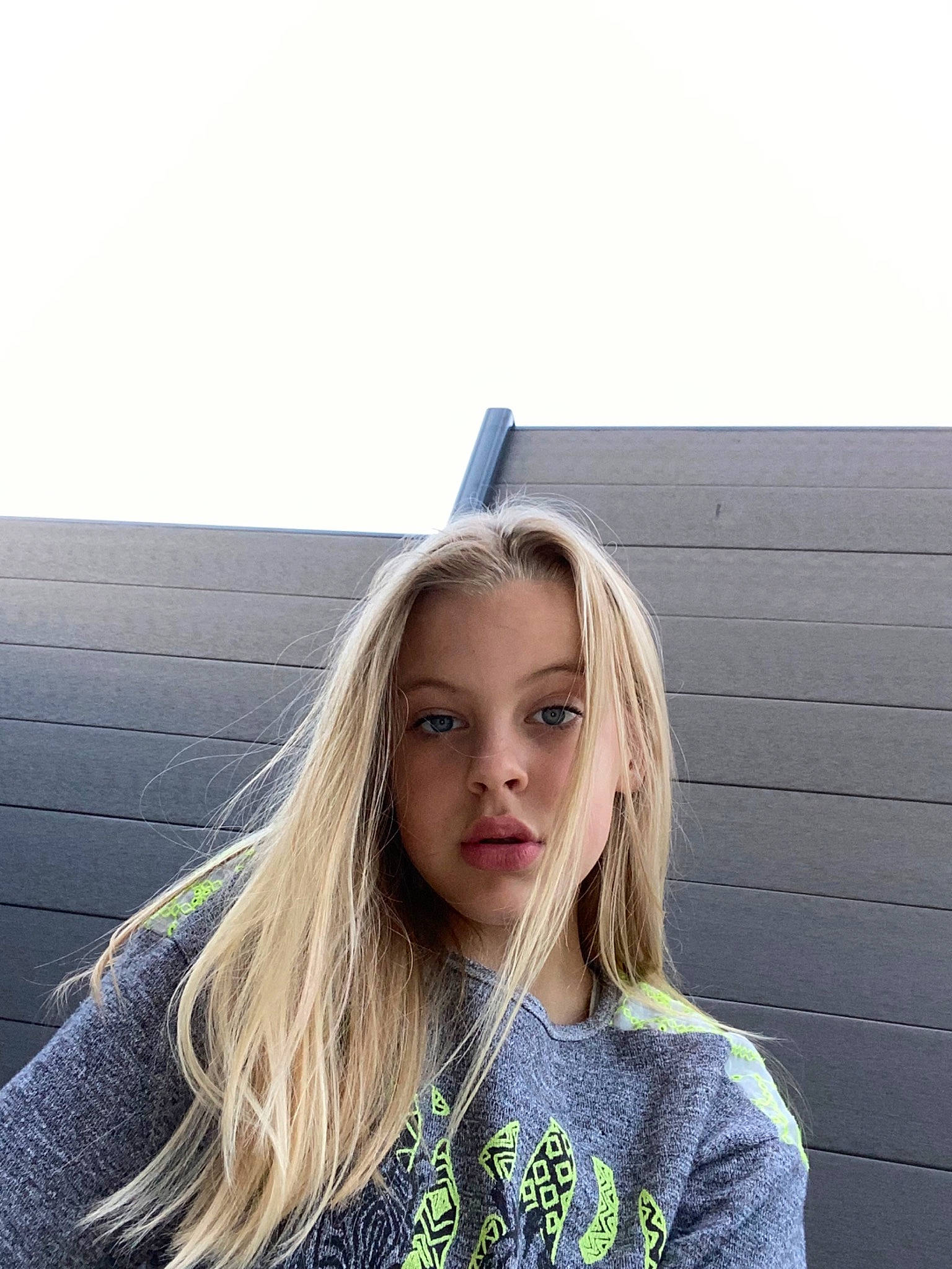 Oceane a rejoint le concours — aidez-le/la à gagner de superbes lots ! beauty, blond, brown_hair, cool, eye, fashion, hair, hairstyle, lip, long_hair, outerwear, person, photo_shoot, photography, shoulder, smile, street_fashion, surfer_hair, t_shirt, textile