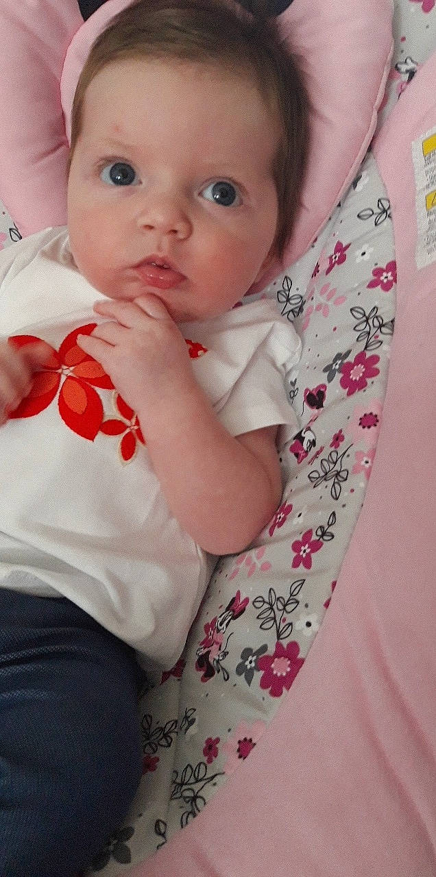 Maryssa a rejoint le concours — aidez-le/la à gagner de superbes lots ! baby, cheek, child, eye, lip, nose, person, pink, skin, smile, textile, toddler