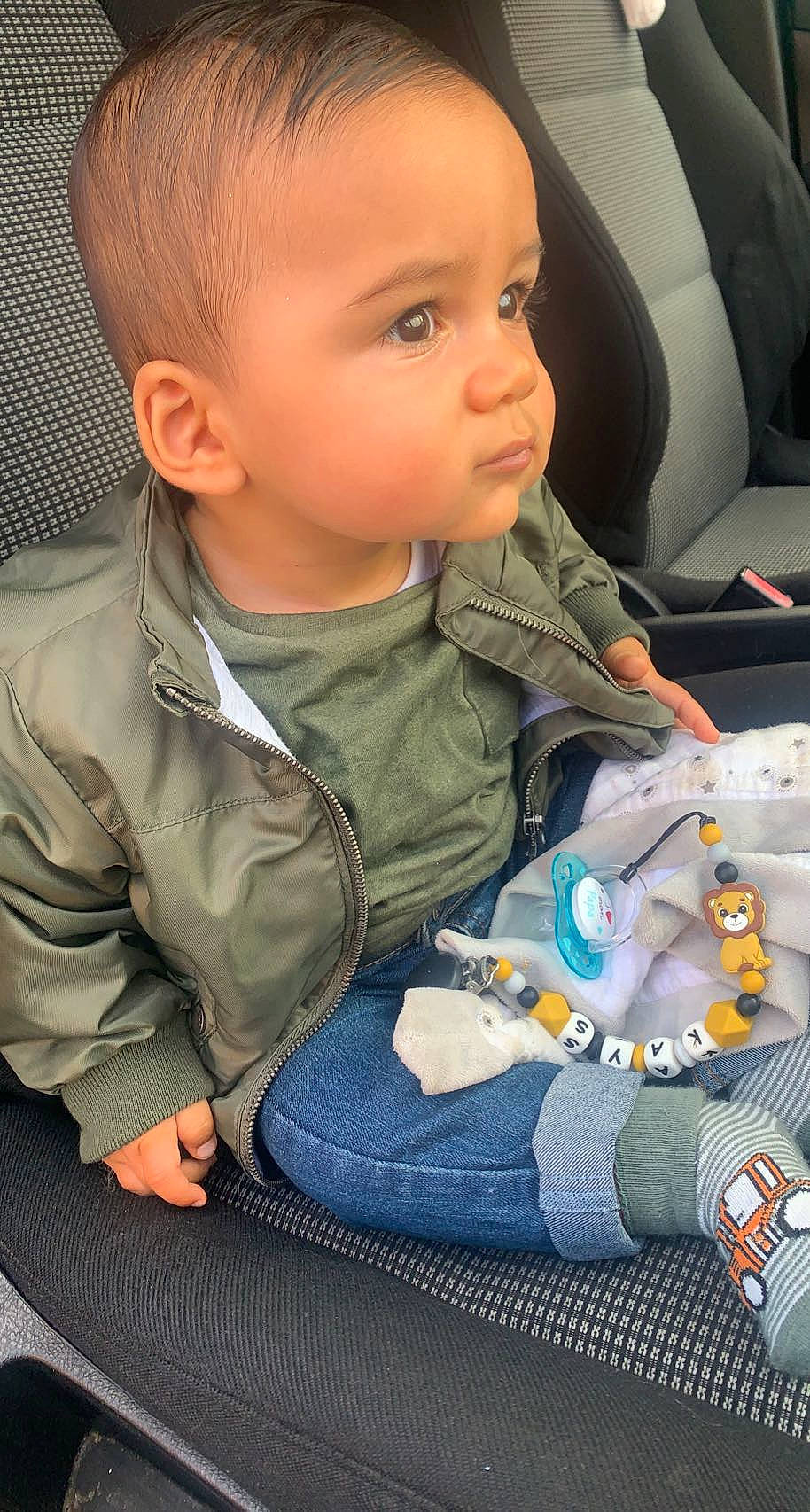 Kays a rejoint le concours — aidez-le/la à gagner de superbes lots ! baby, baby_in_car_seat, baby_toddler_clothing, car_seat, cheek, child, comfort, ear, face, head, human_body, iris, mammal, mouth, nose, person, product, sitting, skin, sleeve
