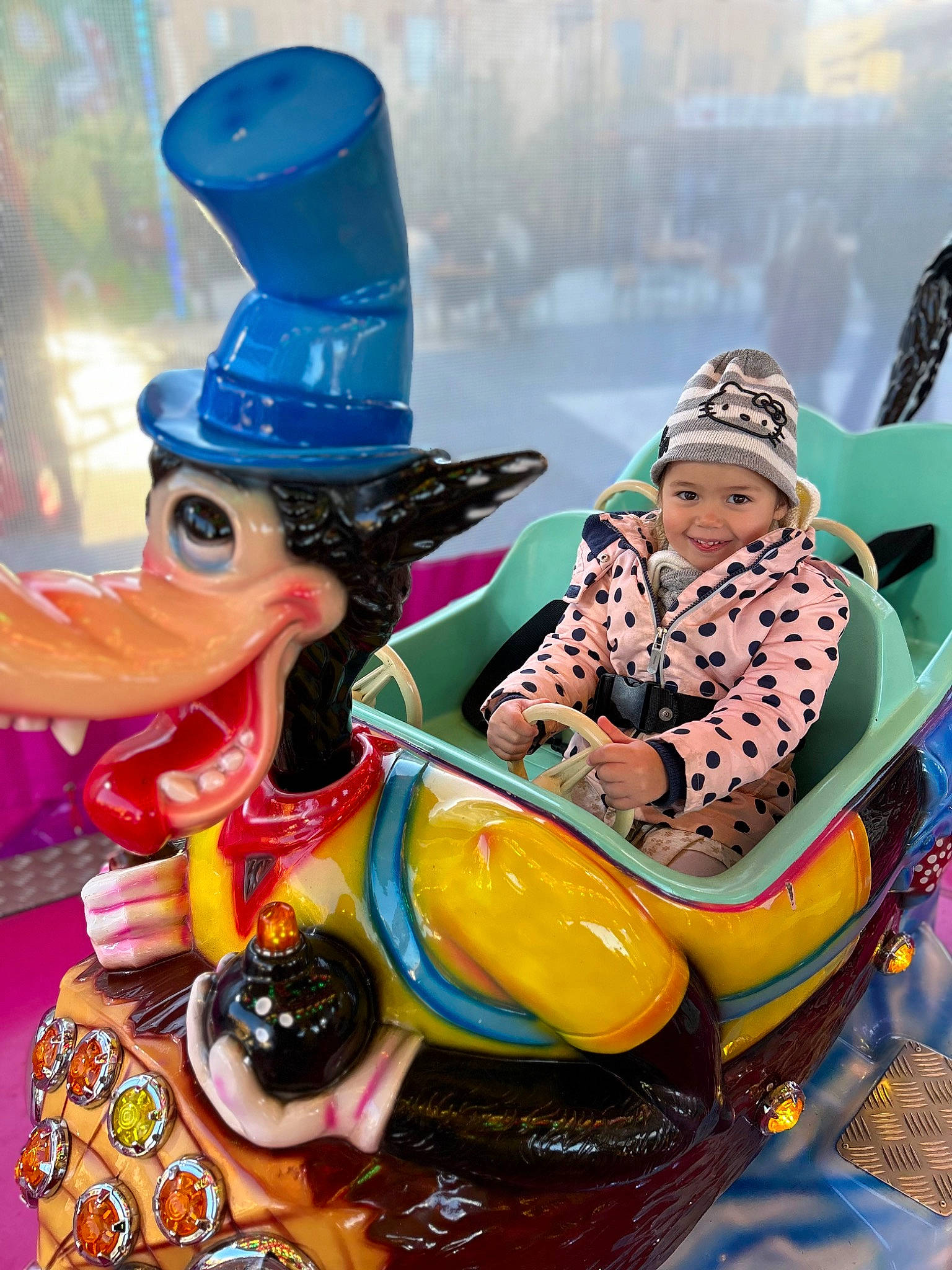 Justine participe au concours pour gagner de l'argent avec cette photo : art, boats_and_boating_equipment_and_supplies, cap, costume, costume_hat, entertainment, event, festival, fictional_character, fun, happy, hat, headgear, headwear, joy, leisure, nonbuilding_structure, performing_arts, person, personal_protective_equipment