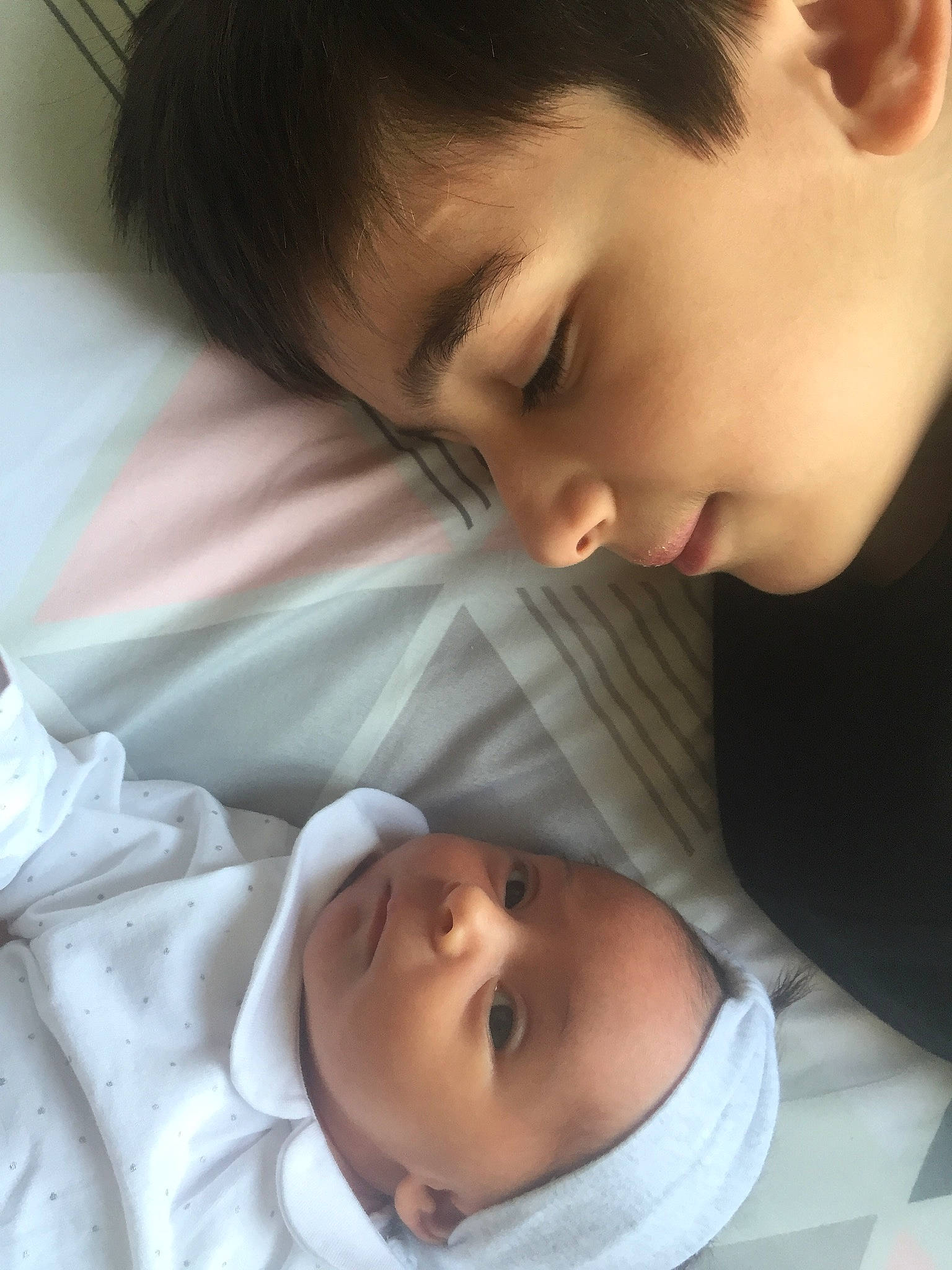 Sofiane a rejoint le concours — aidez-le/la à gagner de superbes lots ! cheek, chin, comfort, ear, eyebrow, facial_expression, forehead, gesture, happy, head, human, iris, lip, mammal, mouth, nose, person, product, skin, textile