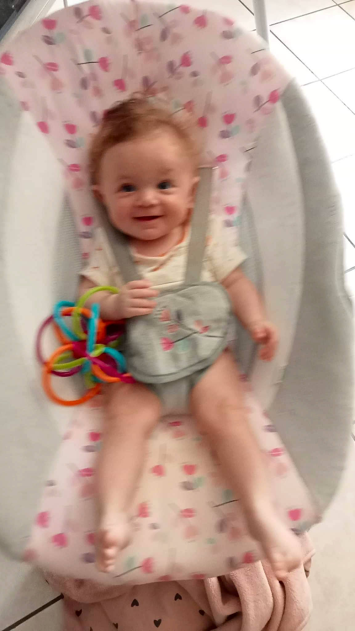 Zoëylïa a rejoint le concours — aidez-le/la à gagner de superbes lots ! arm, baby, baby_toddler_clothing, child, dress, eye, facial_expression, fun, happy, head, joy, magenta, organ, pattern, person, photograph, pink, skin, sleeve, smile