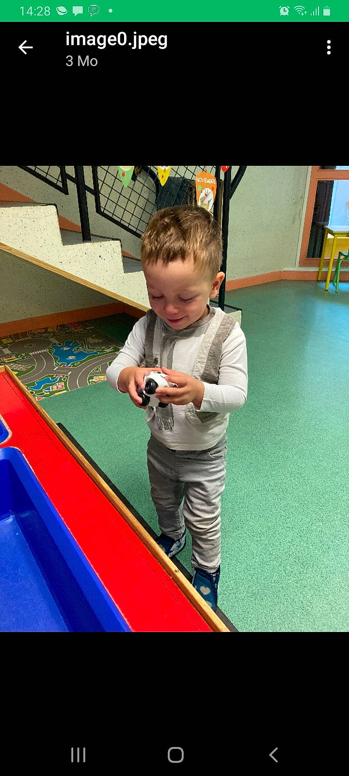 Neylïo participe au concours pour gagner de l'argent avec cette photo : baby, carpet, child, flooring, fun, games, grass, indoor_games_and_sports, joy, leisure, person, play, playground, recreation, recreation_room, room, shorts, sitting, sportswear, t_shirt