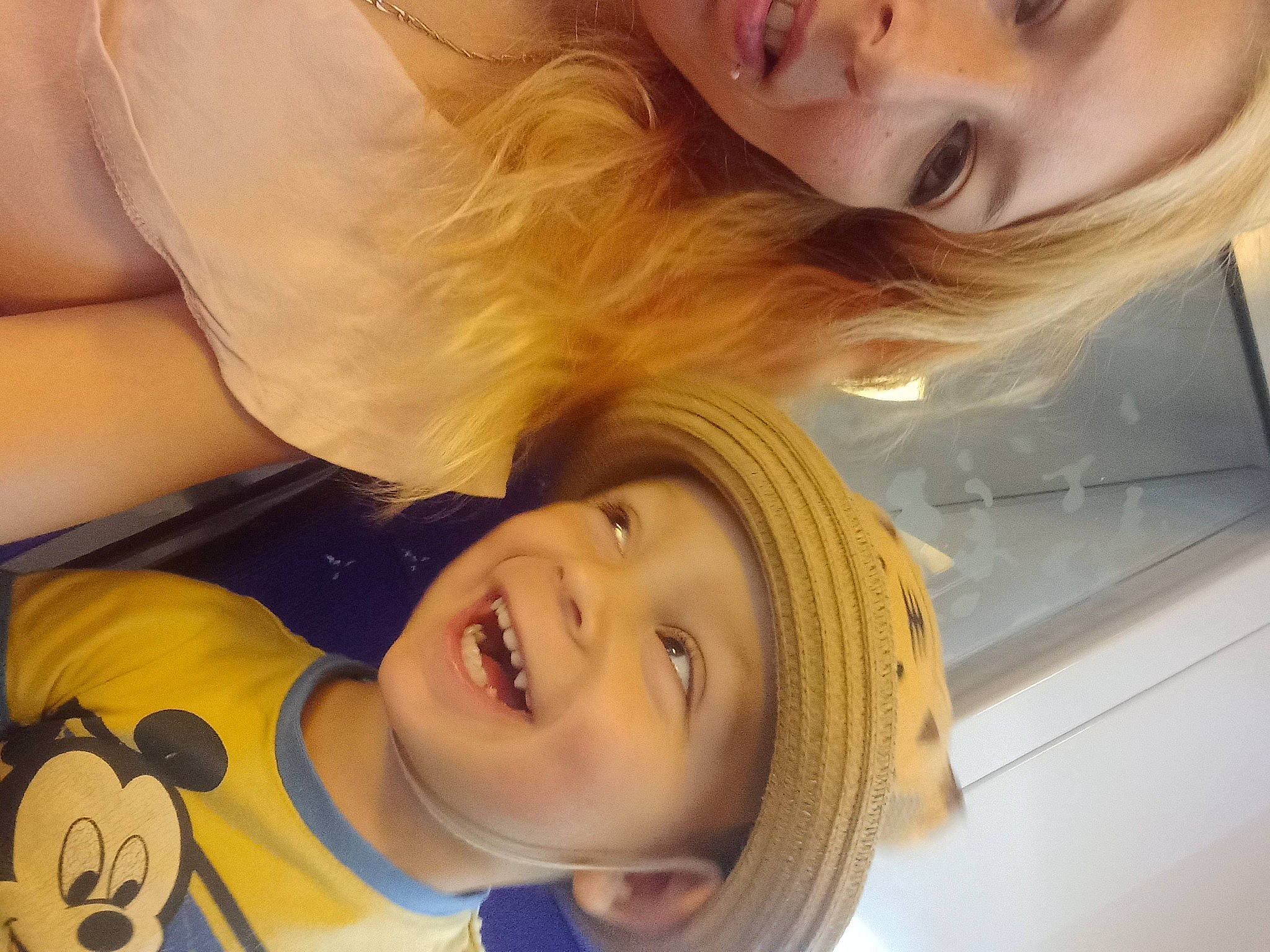 Neylïo a rejoint le concours — aidez-le/la à gagner de superbes lots ! cheek, ear, eye, eyebrow, eyelash, forehead, gesture, hair, hairstyle, happy, head, headwear, iris, lip, mouth, neck, nose, organ, person, skin