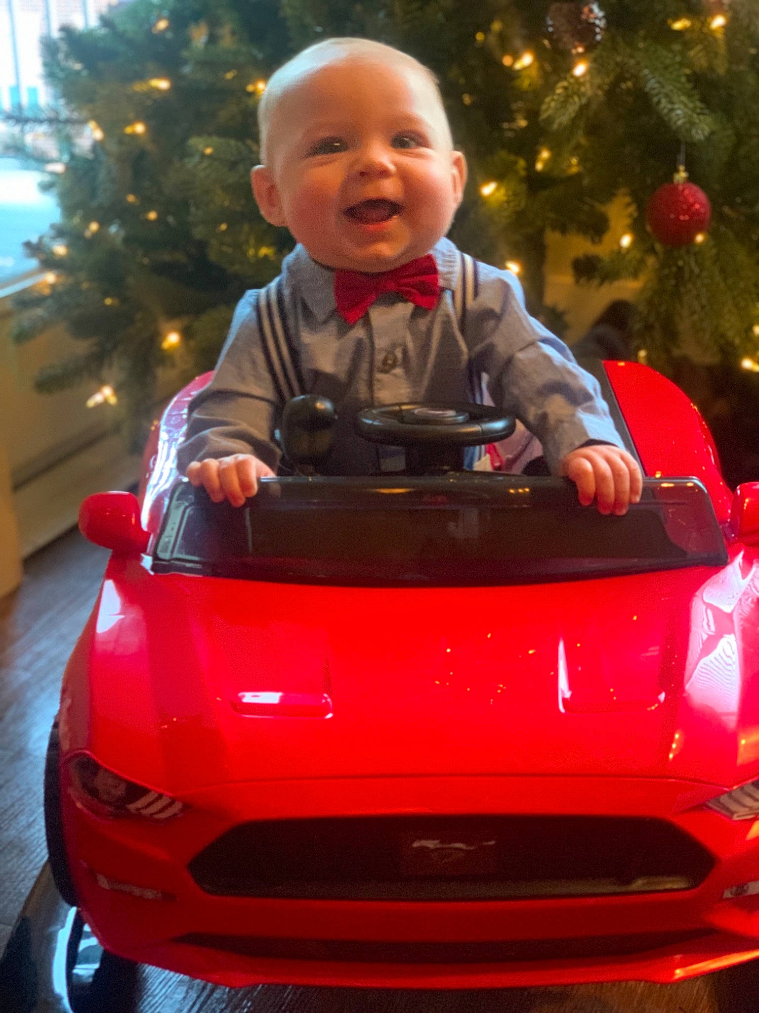 Kaisen is registered to the contest to win money with this photo: automotive_design, baby, bumper, carmine, christmas, christmas_decoration, christmas_eve, christmas_ornament, christmas_tree, driving, holiday, hood, laugh, ornament, performance_car, person, play, red, sports_car, supercar