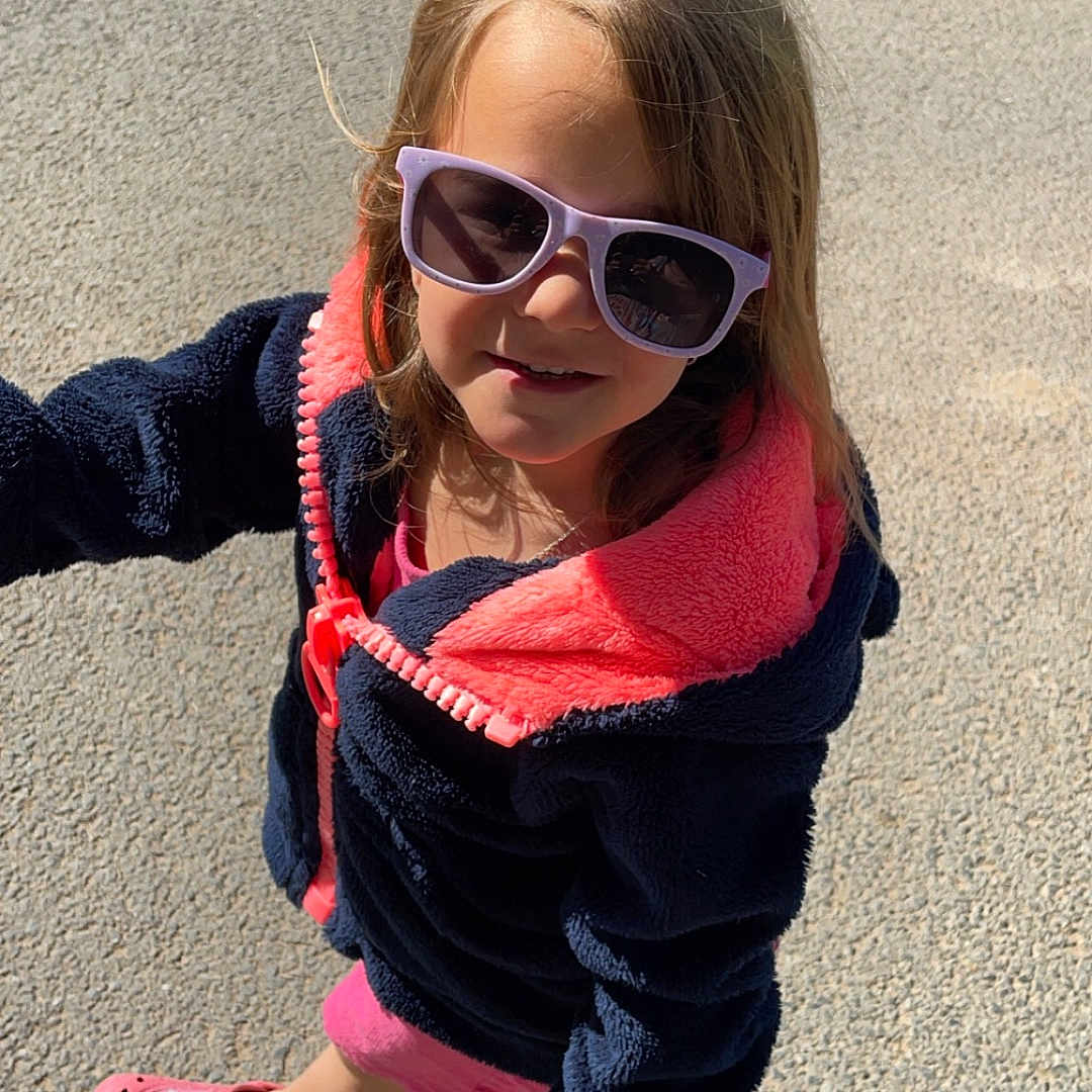 Eloïse a rejoint le concours — aidez-le/la à gagner de superbes lots ! accessories, child, clothing, coat, face, female, footwear, girl, glasses, head, jacket, knitwear, pants, person, photography, portrait, road, shoe, sunglasses, walking