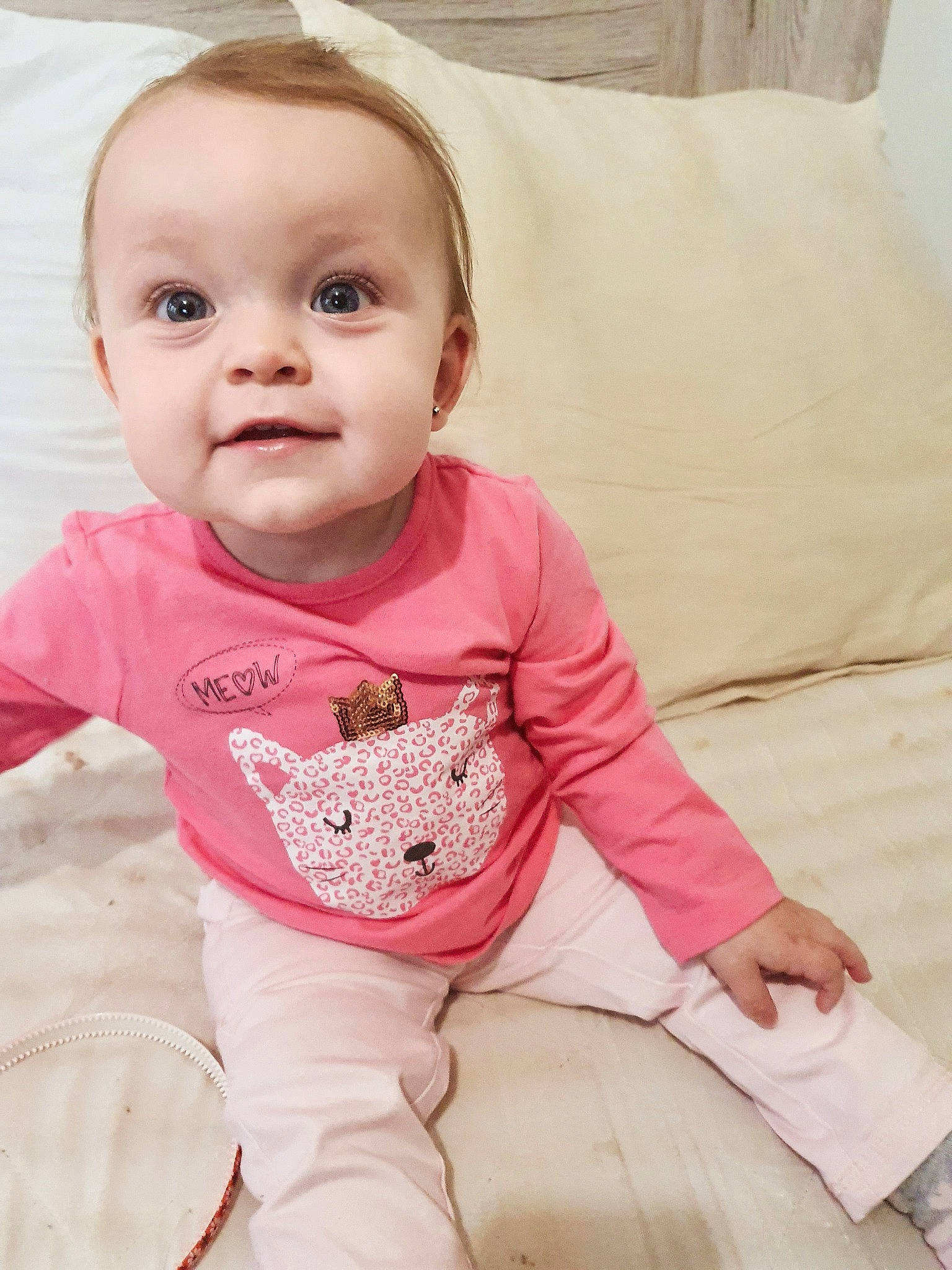 Yzaline a rejoint le concours — aidez-le/la à gagner de superbes lots ! baby, baby_products, baby_toddler_clothing, cheek, child, face, head, lip, pattern, person, pink, product, skin, sleeve, smile, t_shirt, toddler