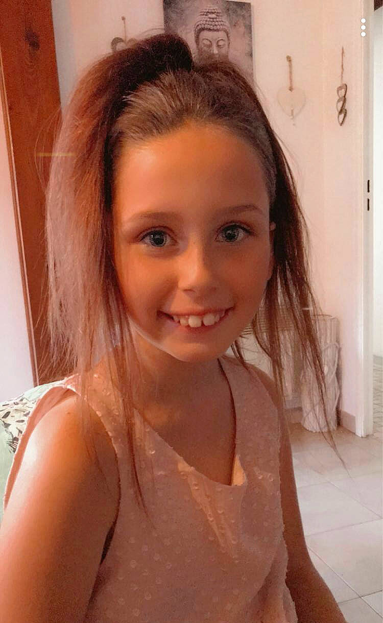 Léna a rejoint le concours — aidez-le/la à gagner de superbes lots ! beauty, black_hair, blond, brown_hair, child_model, chin, eyebrow, face, forehead, hair, hair_coloring, hairstyle, joy, lip, long_hair, nose, person, skin, smile