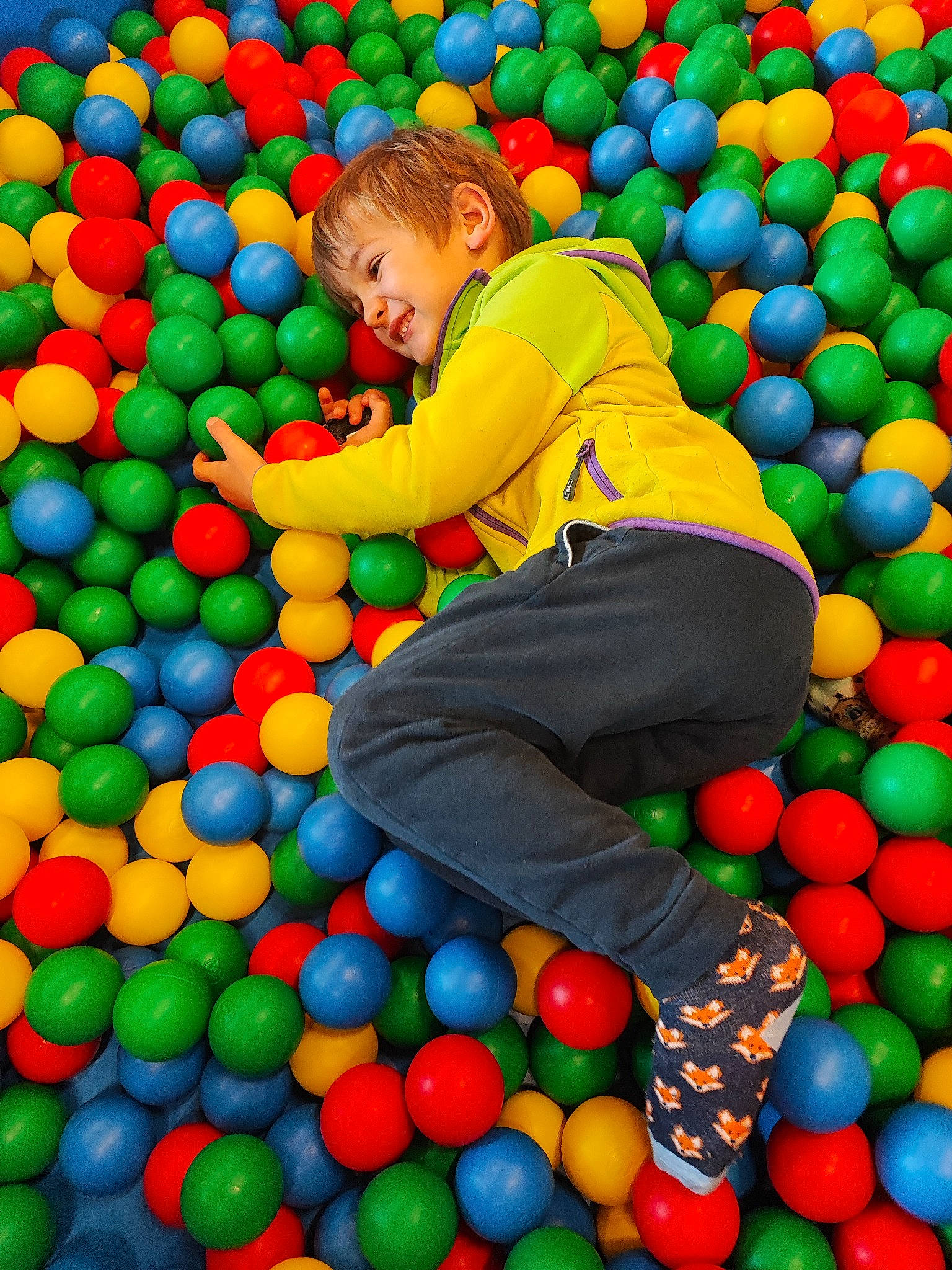 Tylian a rejoint le concours — aidez-le/la à gagner de superbes lots ! ball, ball_pit, child, clothing, electric_blue, event, fun, green, happy, leisure, people, people_in_nature, person, photograph, plastic, play, playground, recreation, toddler, toy