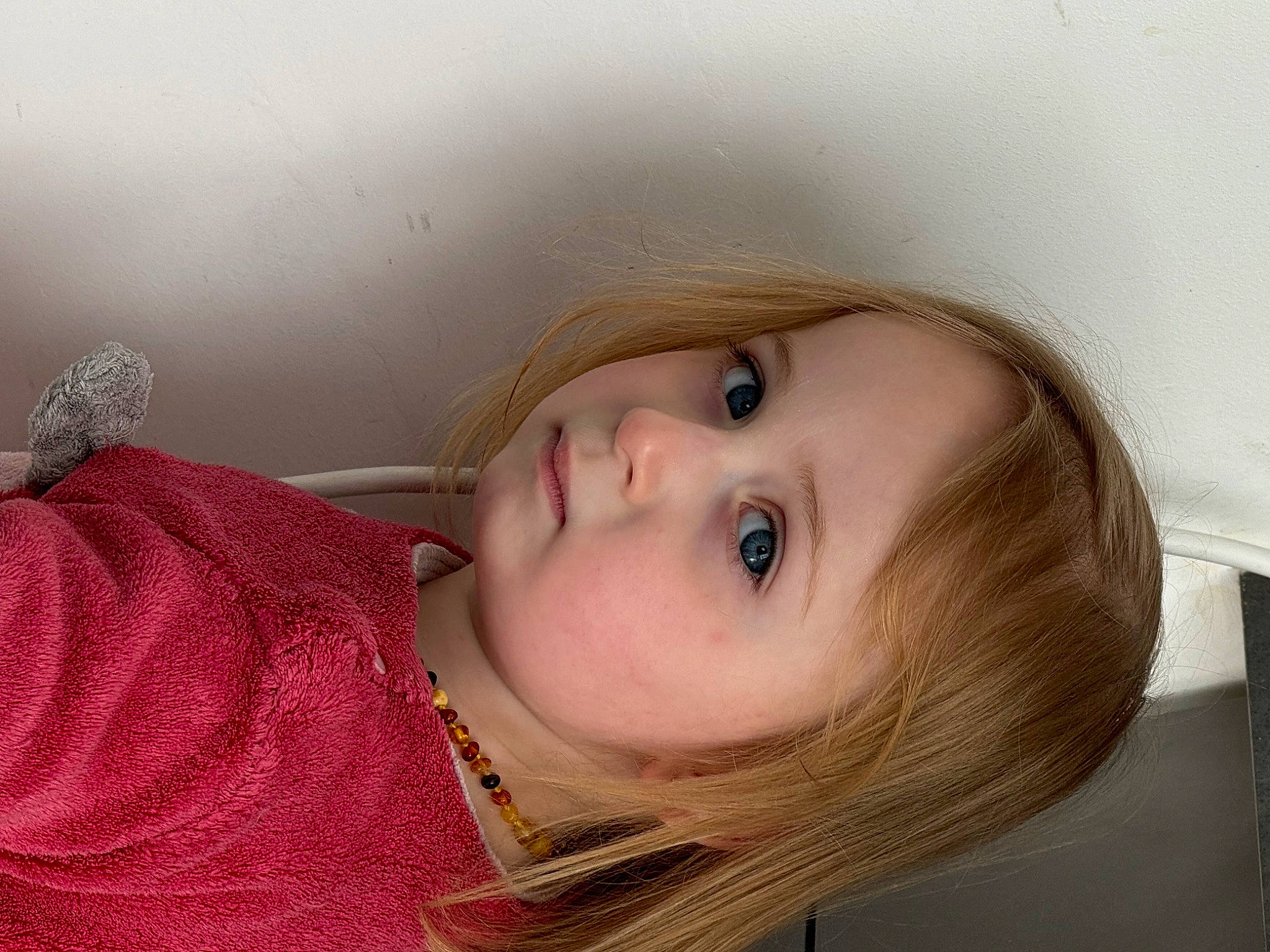 Lyana a rejoint le concours — aidez-le/la à gagner de superbes lots ! baby, brown_hair, cheek, child, chin, eyelash, face, flash_photography, fur, hat, iris, lip, neck, nose, person, portrait_photography, skin, smile, toddler, window