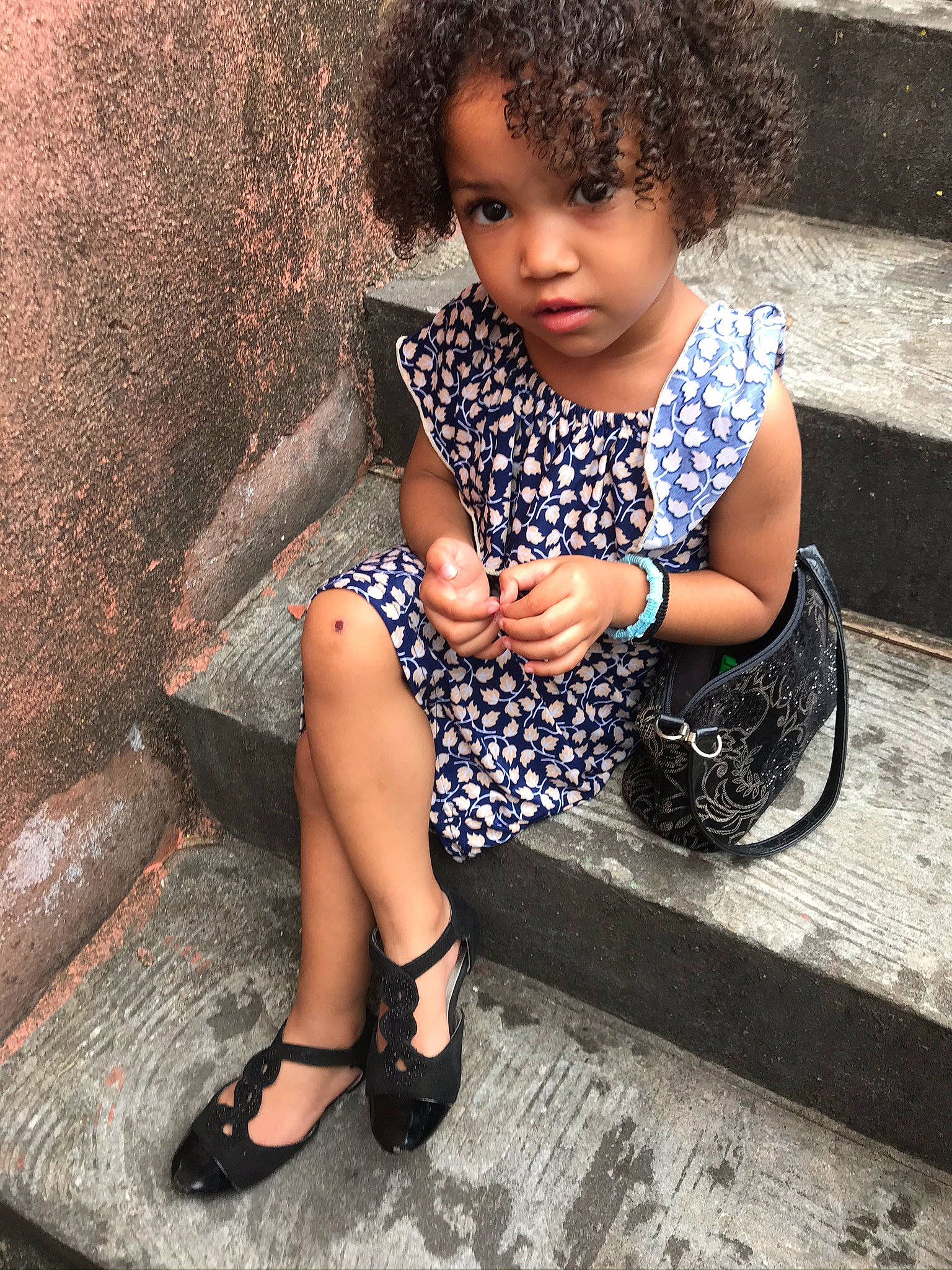 Séléna participe au concours pour gagner de l'argent avec cette photo : beauty, black_hair, child, cool, face, fashion, flash_photography, footwear, grass, happy, leg, leisure, people_in_nature, person, photograph, shoe, sneakers, street_fashion, thigh, tints_and_shades